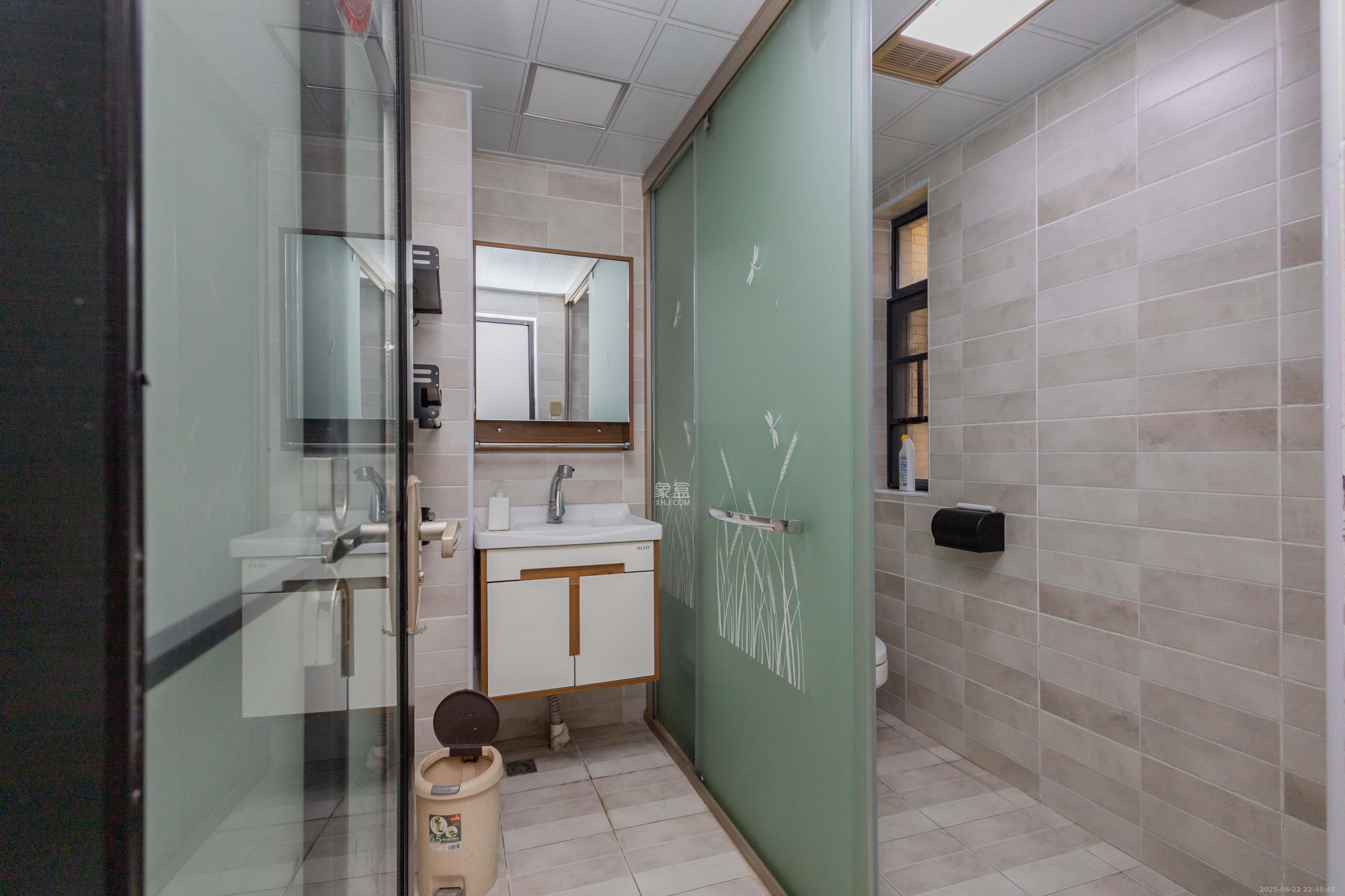 中国铁建国际城二期  4室2厅2卫    86.8万卫生间