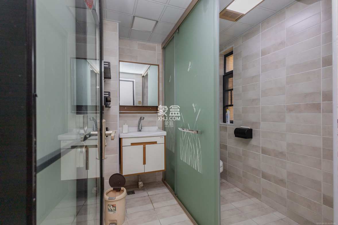 中国铁建国际城二期 4室2厅2卫 86.8万 中国铁建国际城二期 4室2厅2卫 86.8万卫生间