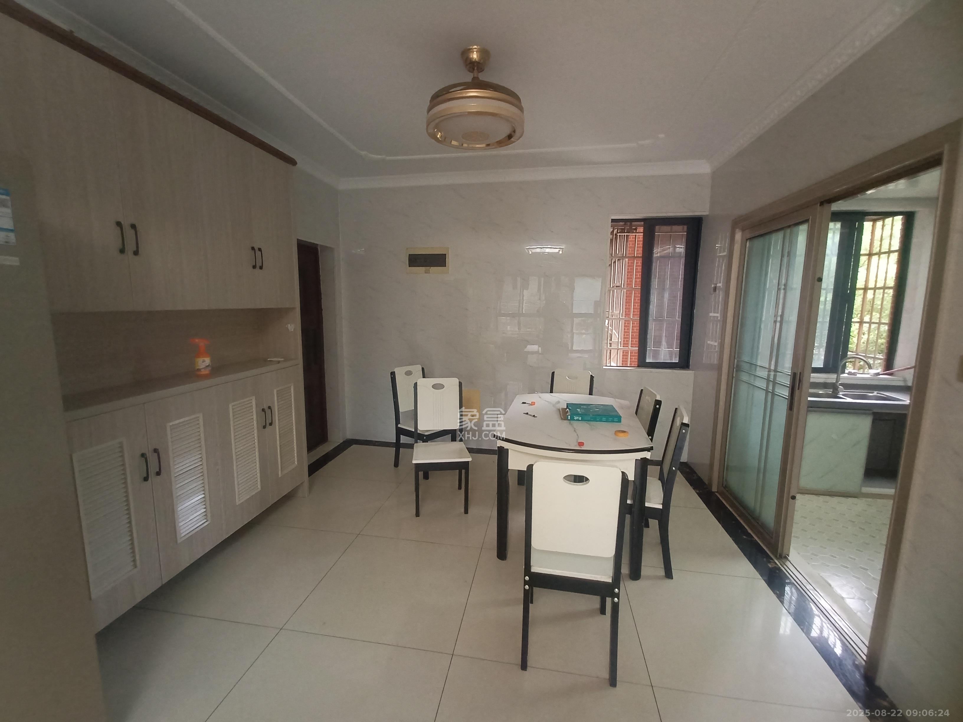 岳鞍阁小区  3室2厅1卫    2400.0元/月 岳鞍阁小区  3室2厅1卫    2400.0元/月室内图1