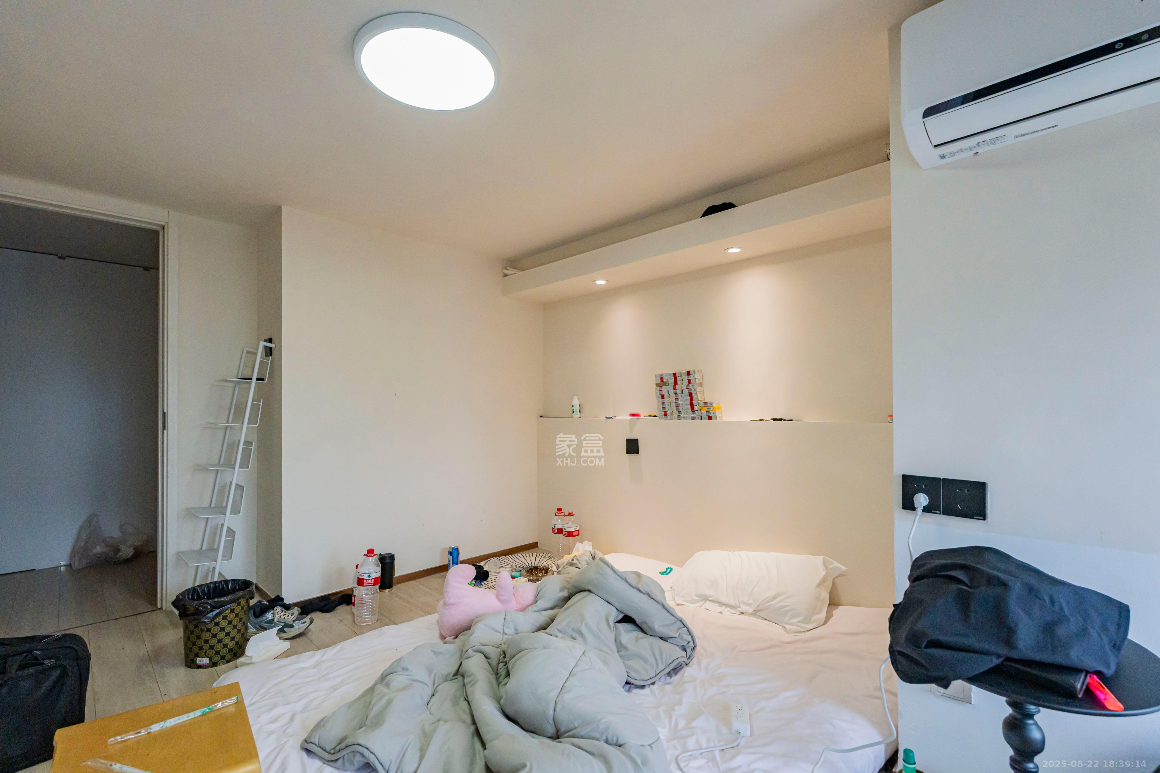 华远华时代  3室1厅1卫    80.0万卧室