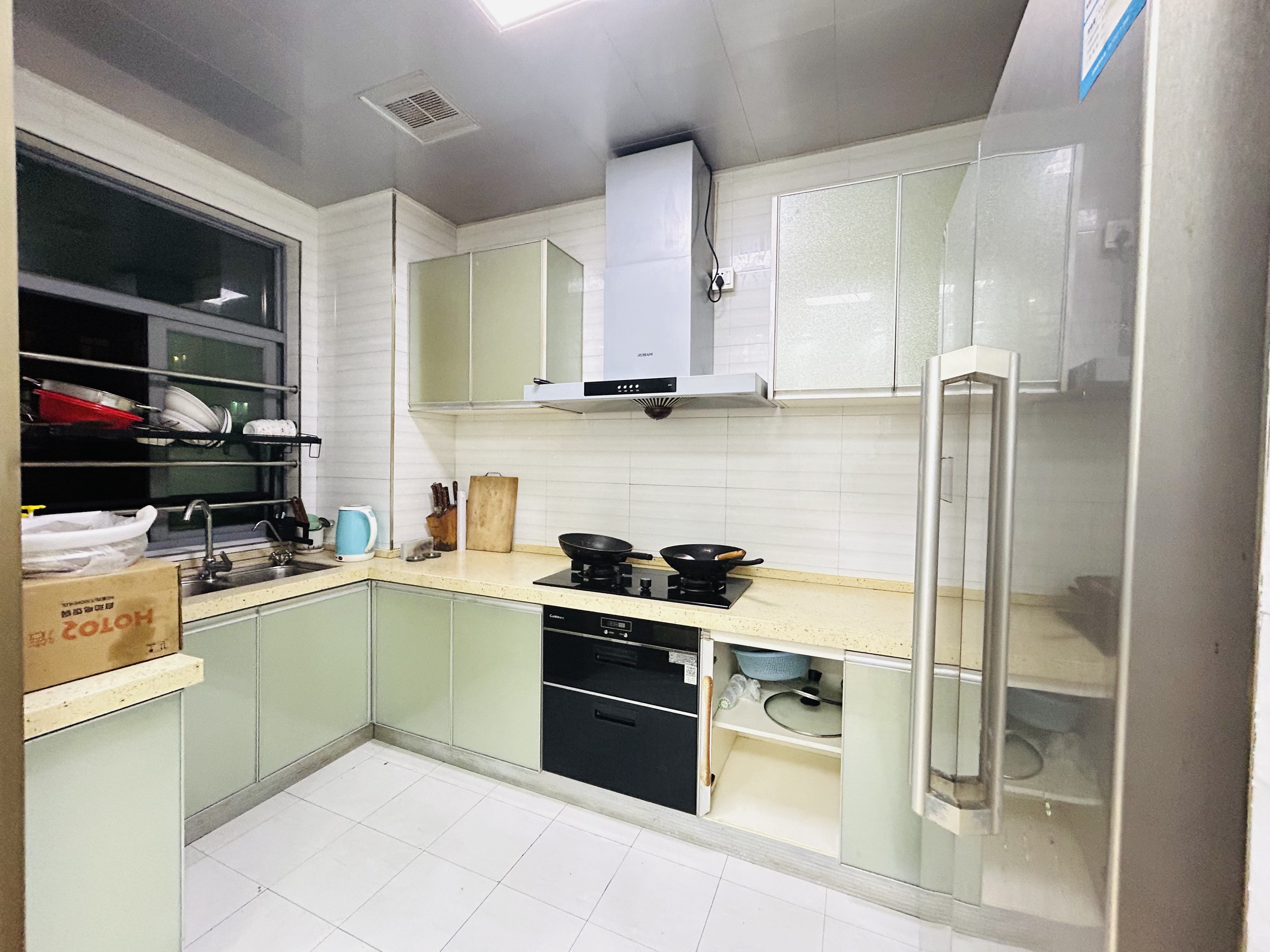 鹏利广场 3室2厅2卫 2000.0元/月 鹏利广场 3室2厅2卫 2000.0元/月室内图