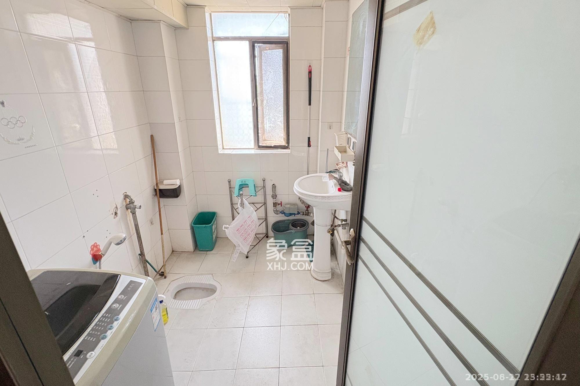 佳天雅苑 3室2厅2卫 2000.0元/月 佳天雅苑 3室2厅2卫 2000.0元/月室内图