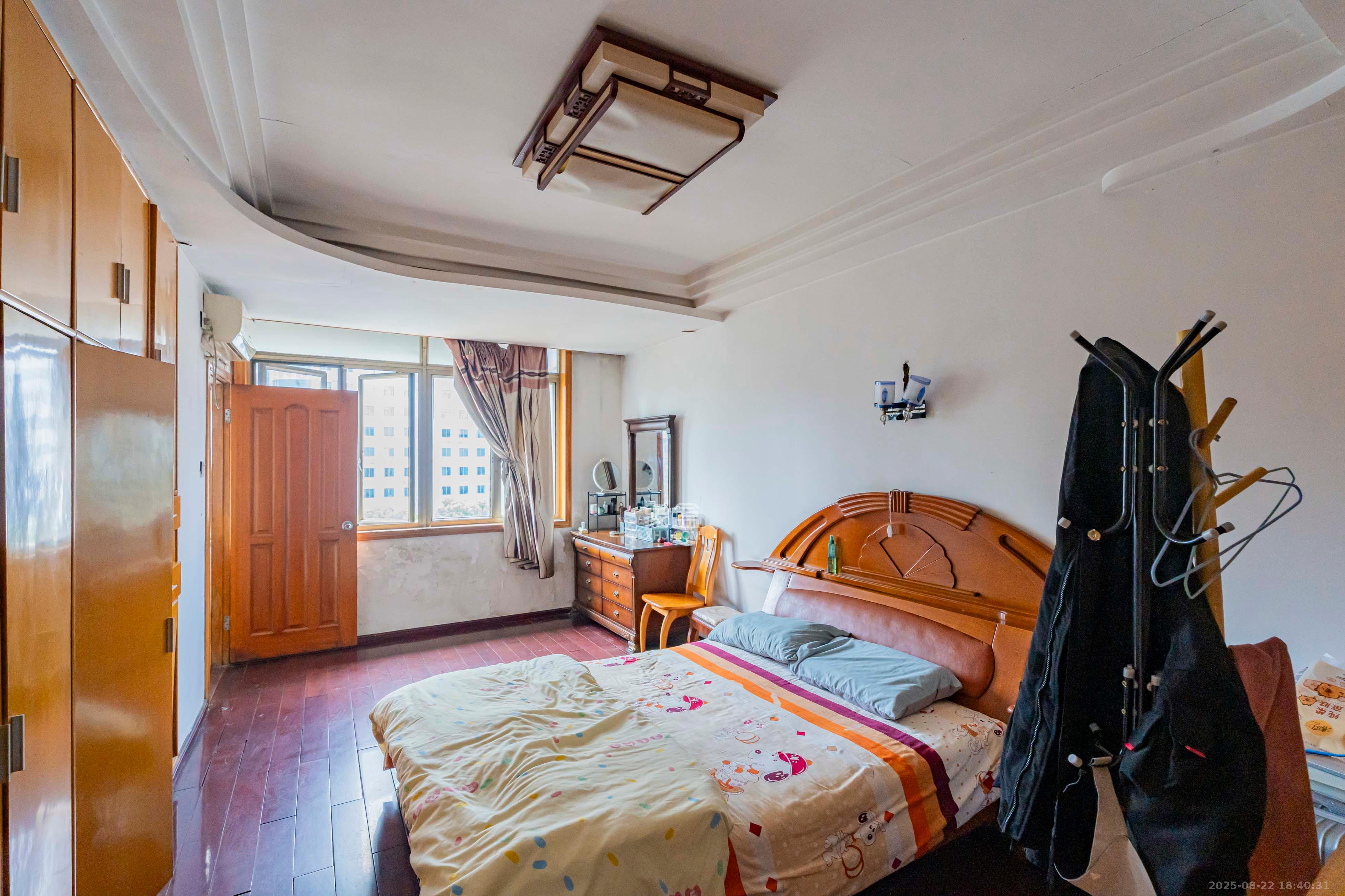 学宫街散盘  4室2厅2卫    110.0万 学宫街散盘  4室2厅2卫    110.0万卧室