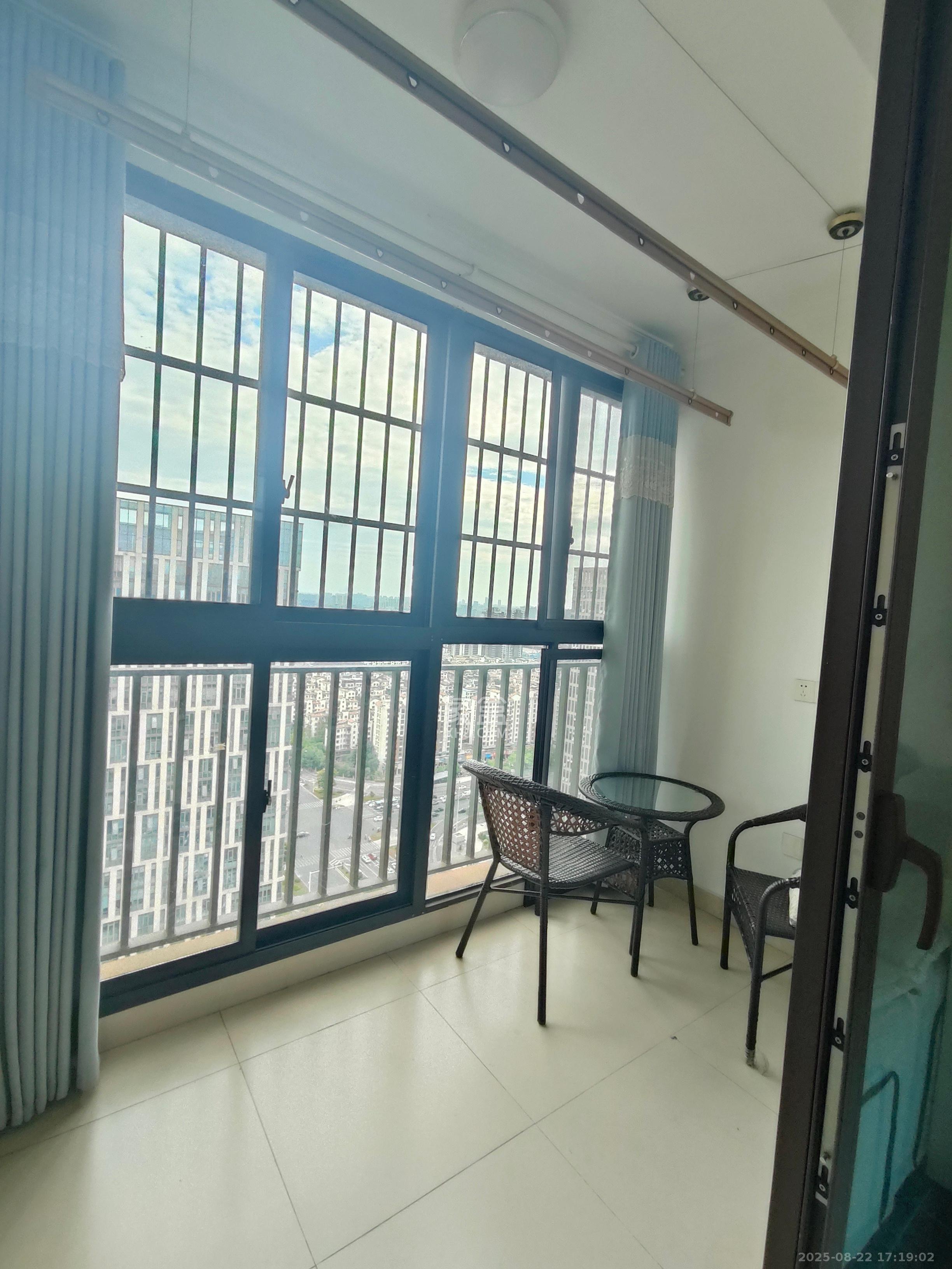 华润置地广场一期 3室1厅1卫 2200.0元/月 华润置地广场一期 3室1厅1卫 2200.0元/月室内图