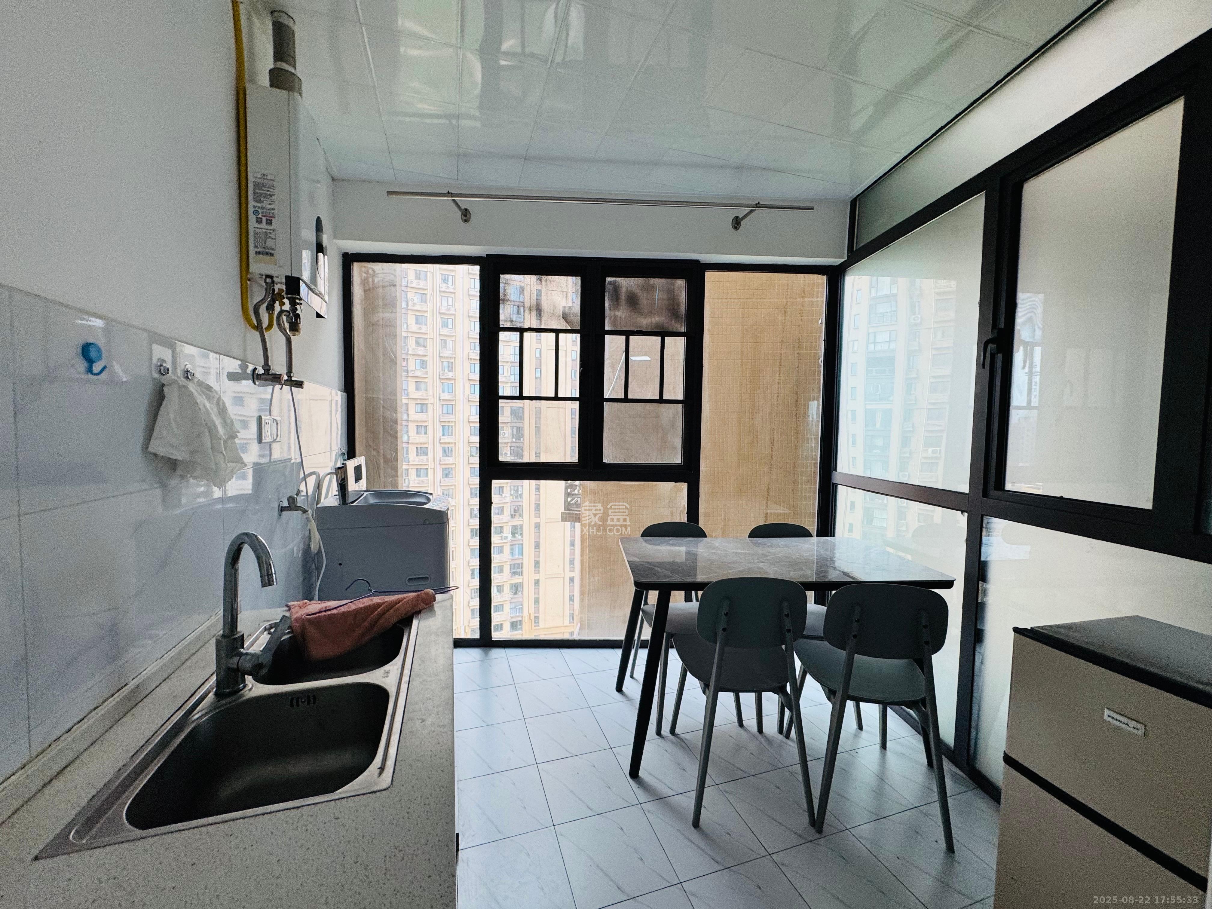 上园商住小区  3室2厅1卫    3400.0元/月 上园商住小区  3室2厅1卫    3400.0元/月室内图