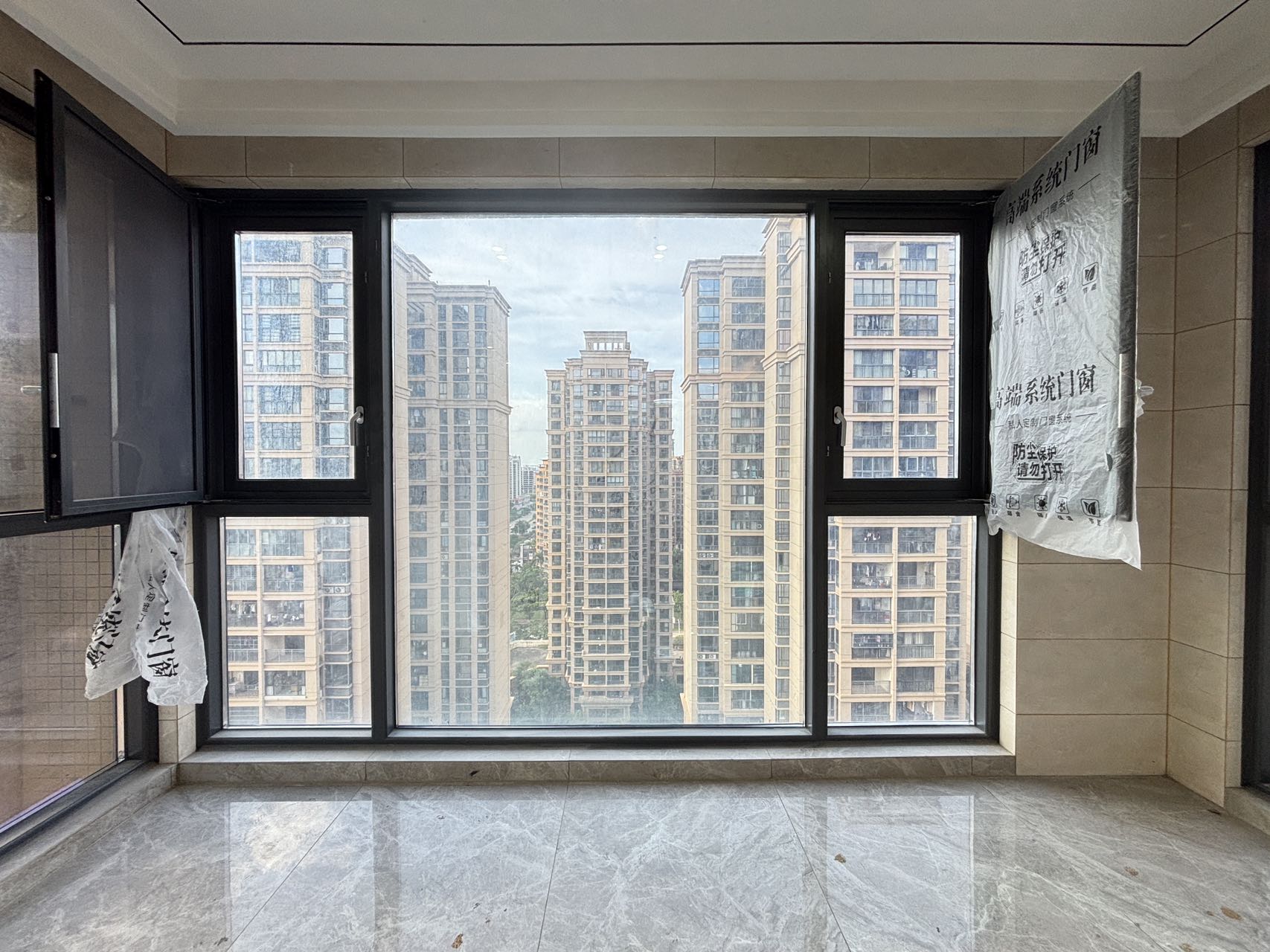 华府蓝湾 4室2厅2卫 230.0万 华府蓝湾 4室2厅2卫 230.0万室内图