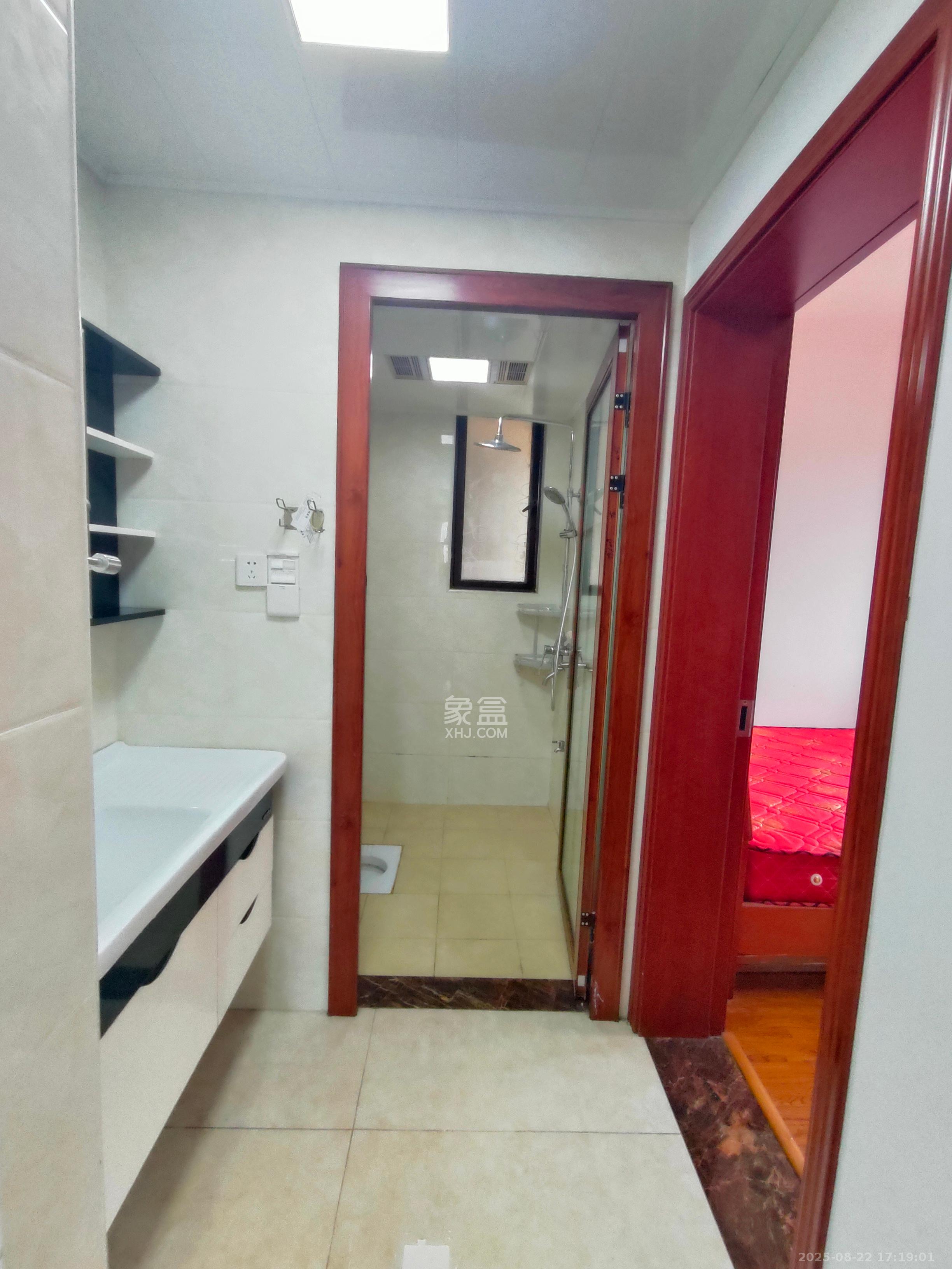 华润置地广场一期 3室1厅1卫 2200.0元/月 华润置地广场一期 3室1厅1卫 2200.0元/月室内图