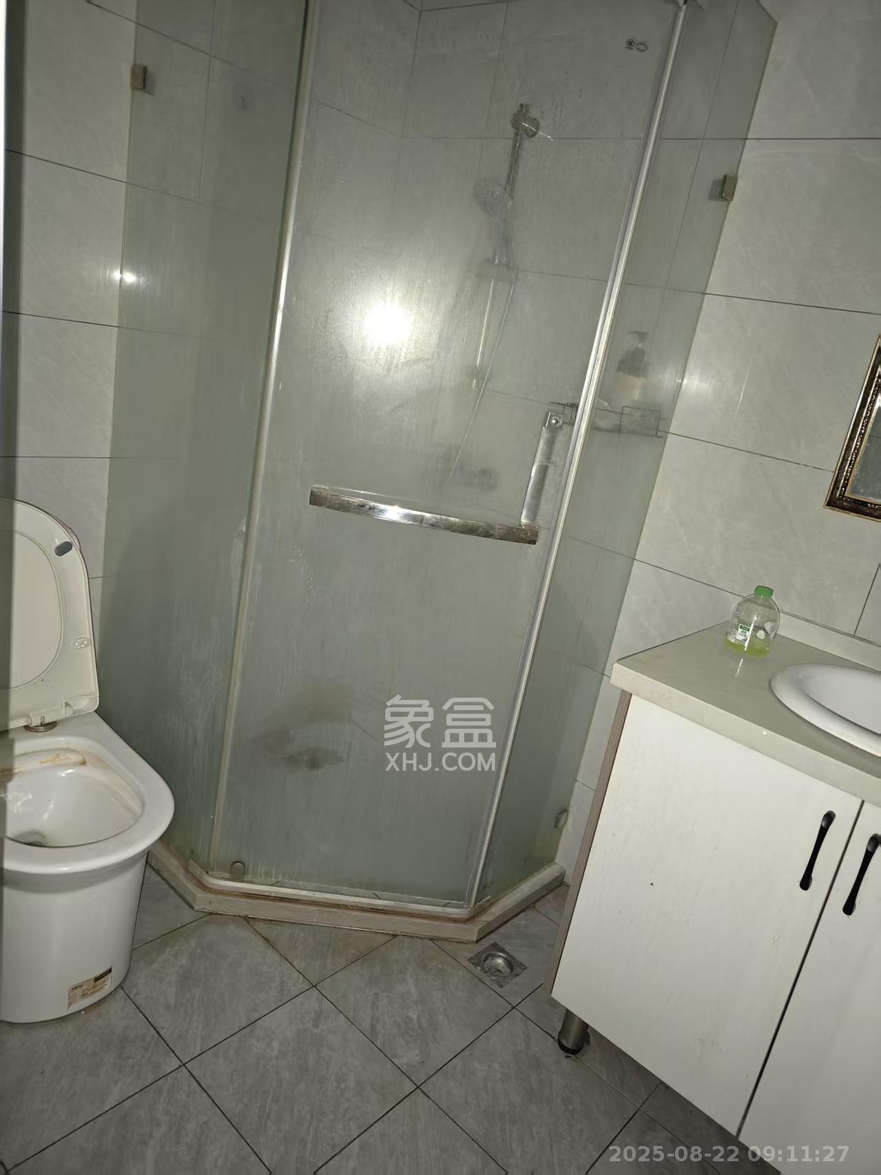 汇东国际 1室1厅1卫 1400.0元/月 汇东国际 1室1厅1卫 1400.0元/月室内图