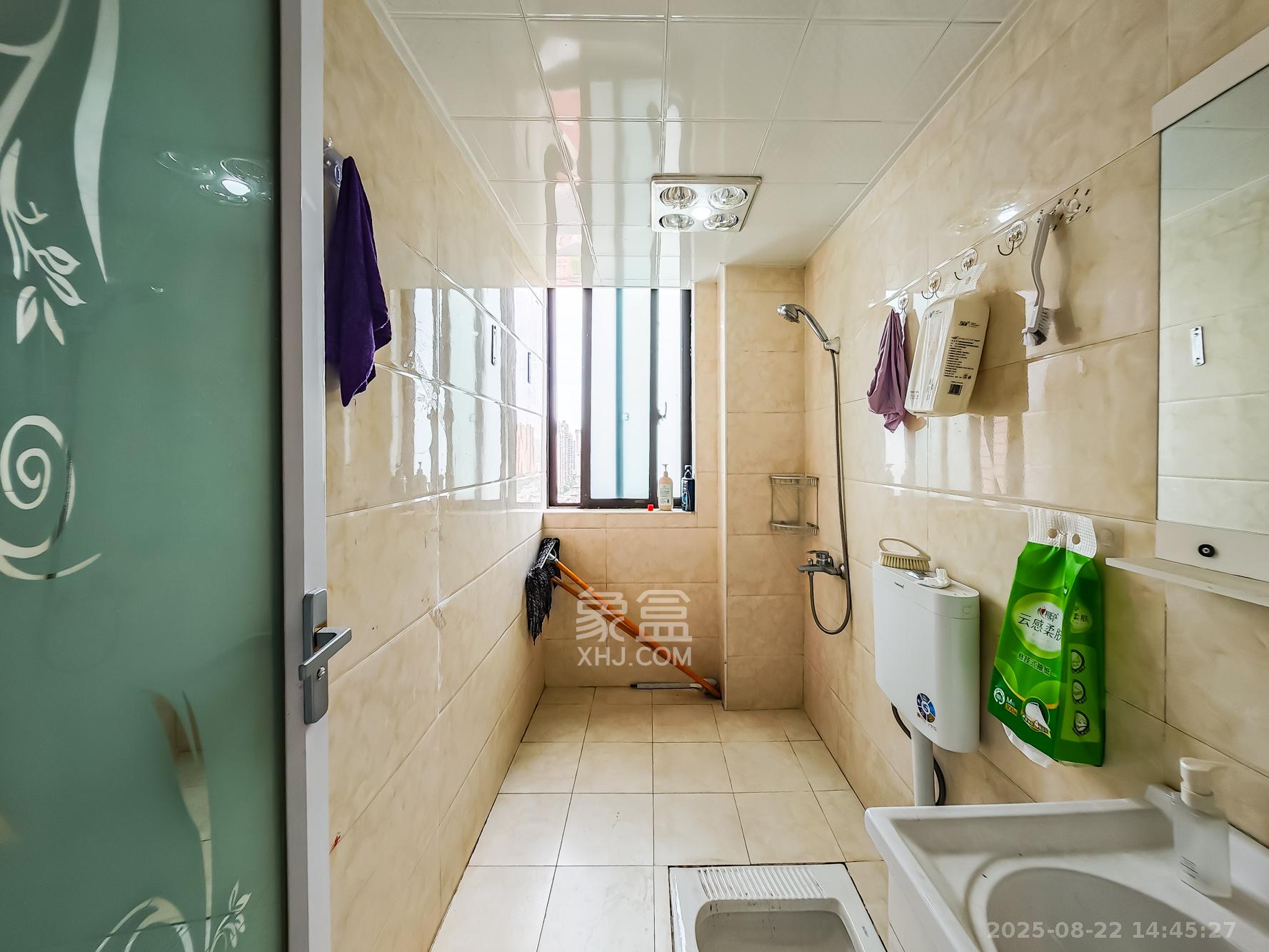 绿地海外滩一期  3室2厅2卫    62.0万 绿地海外滩一期  3室2厅2卫    62.0万卫生间