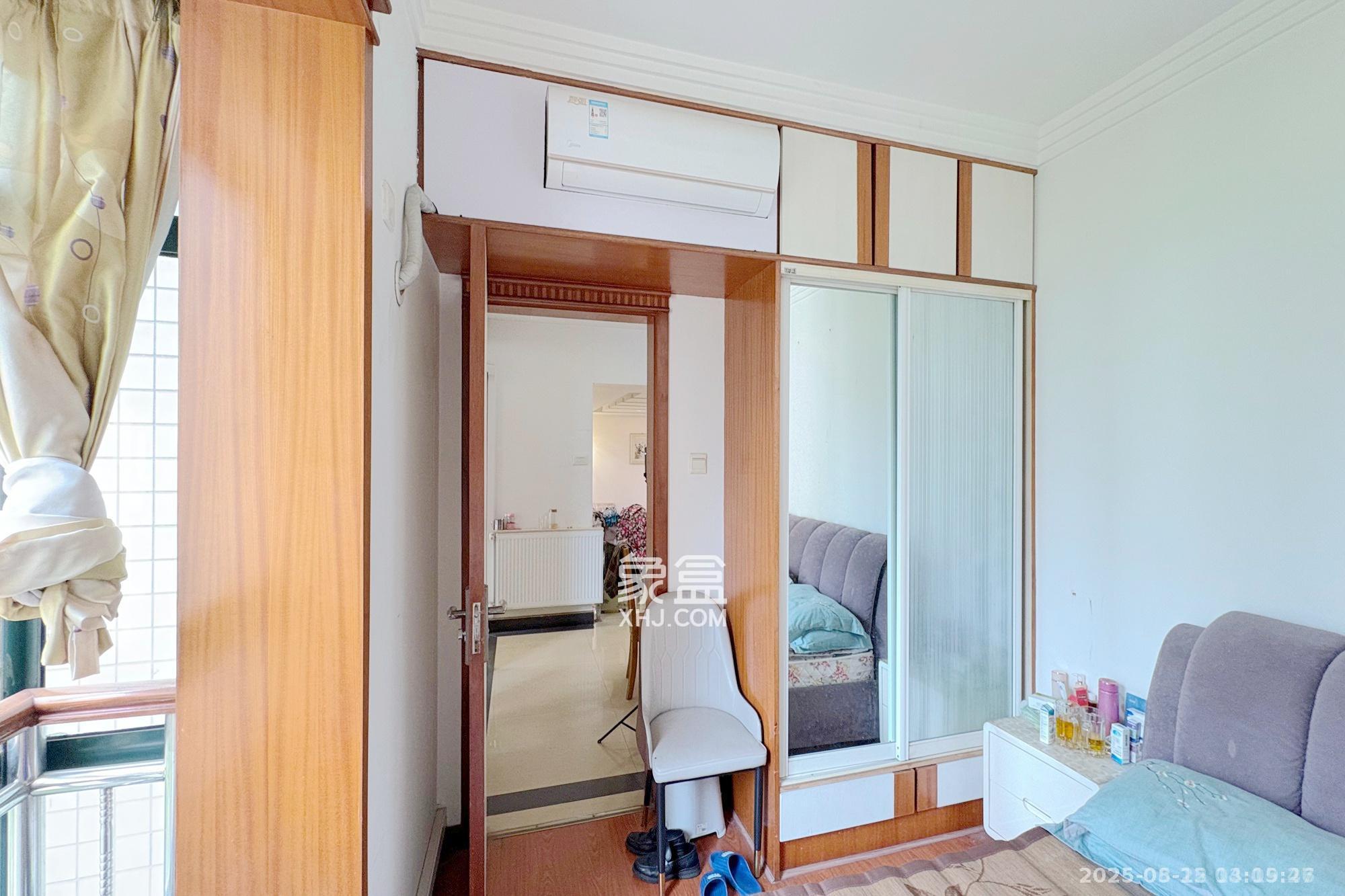 王府花园  3室2厅1卫    3200.0元/月 王府花园  3室2厅1卫    3200.0元/月室内图