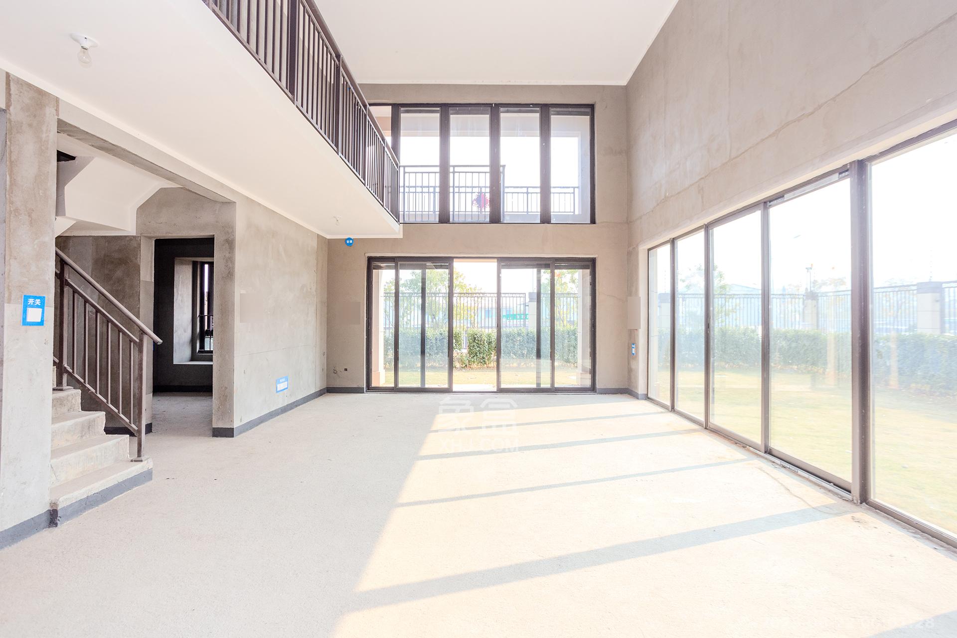 时代建发和著  6室2厅4卫    488.0万 时代建发和著  6室2厅4卫    488.0万客厅