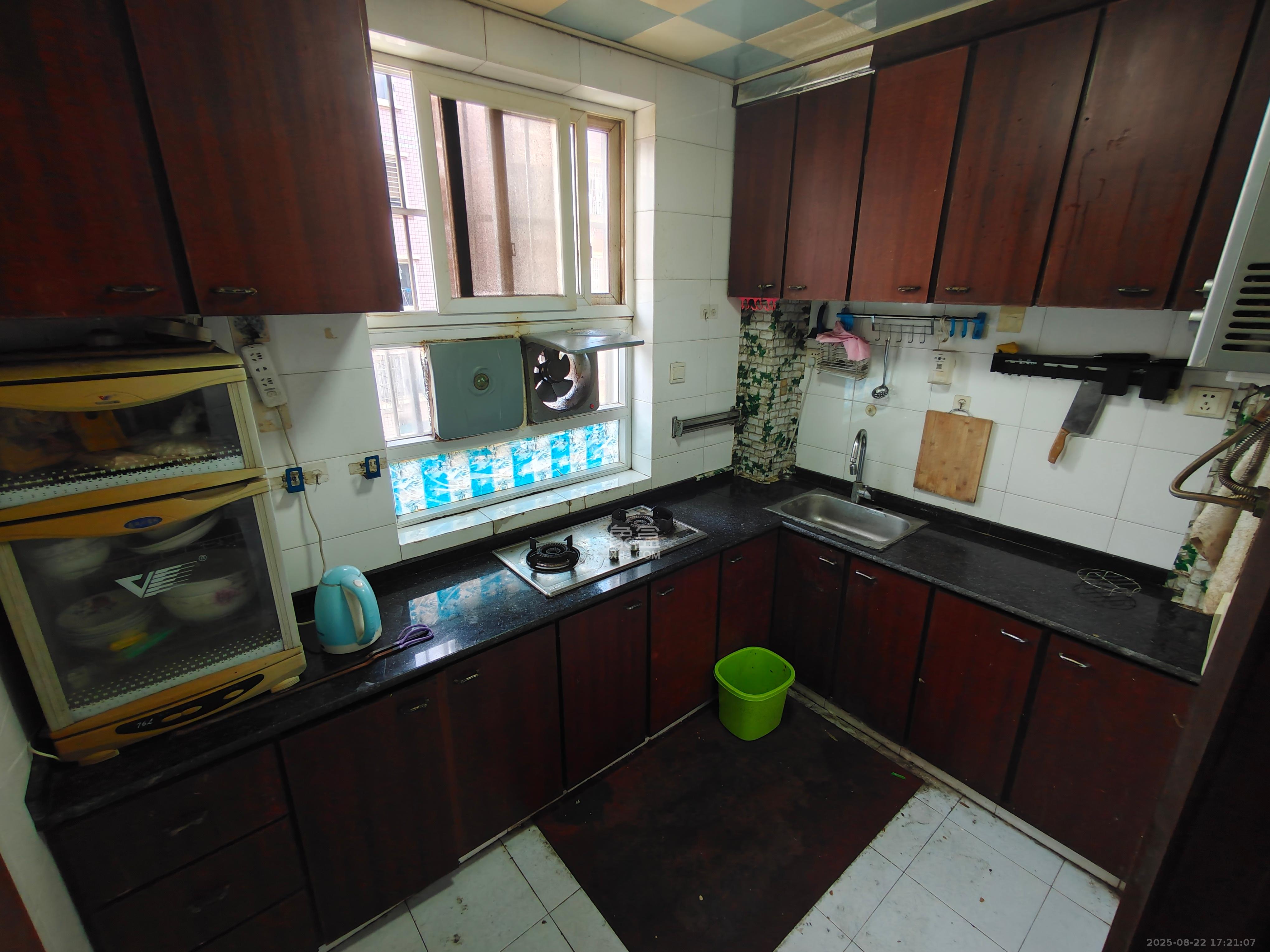 德政园  1室2厅2卫    2400.0元/月室内图