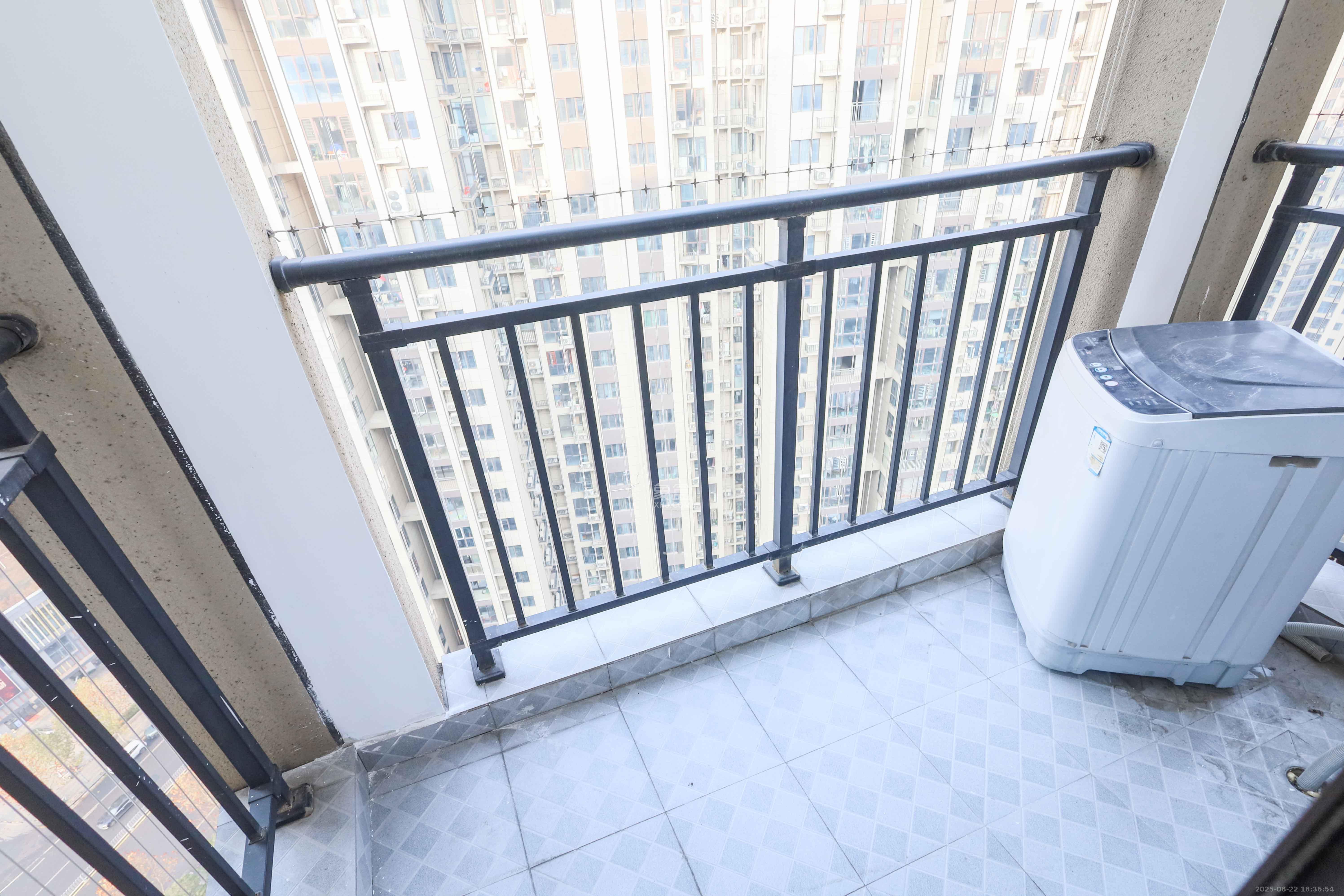 中国铁建梅溪青秀二期  4室2厅2卫    145.0万阳台