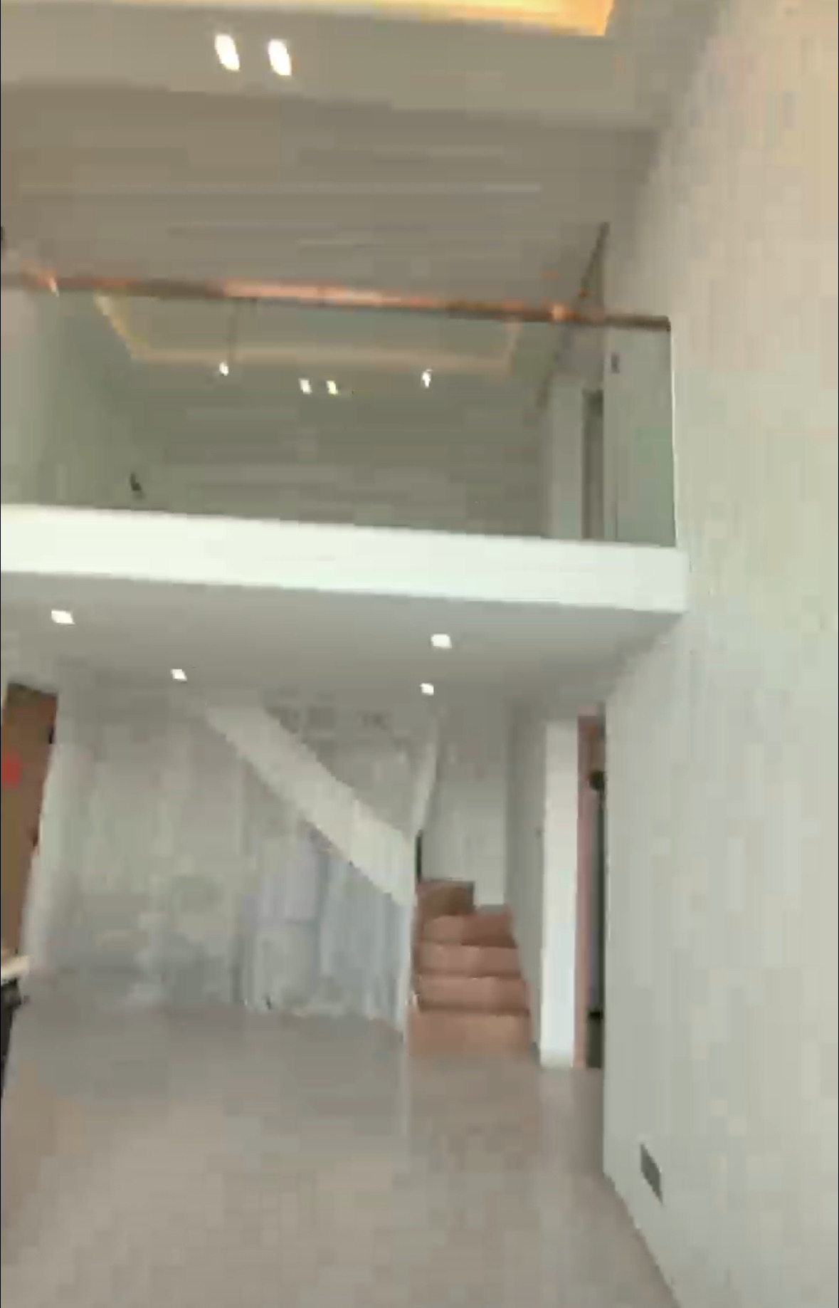 金龙城市广场二期  4室2厅2卫    4500.0元/月 金龙城市广场二期  4室2厅2卫    4500.0元/月室内图