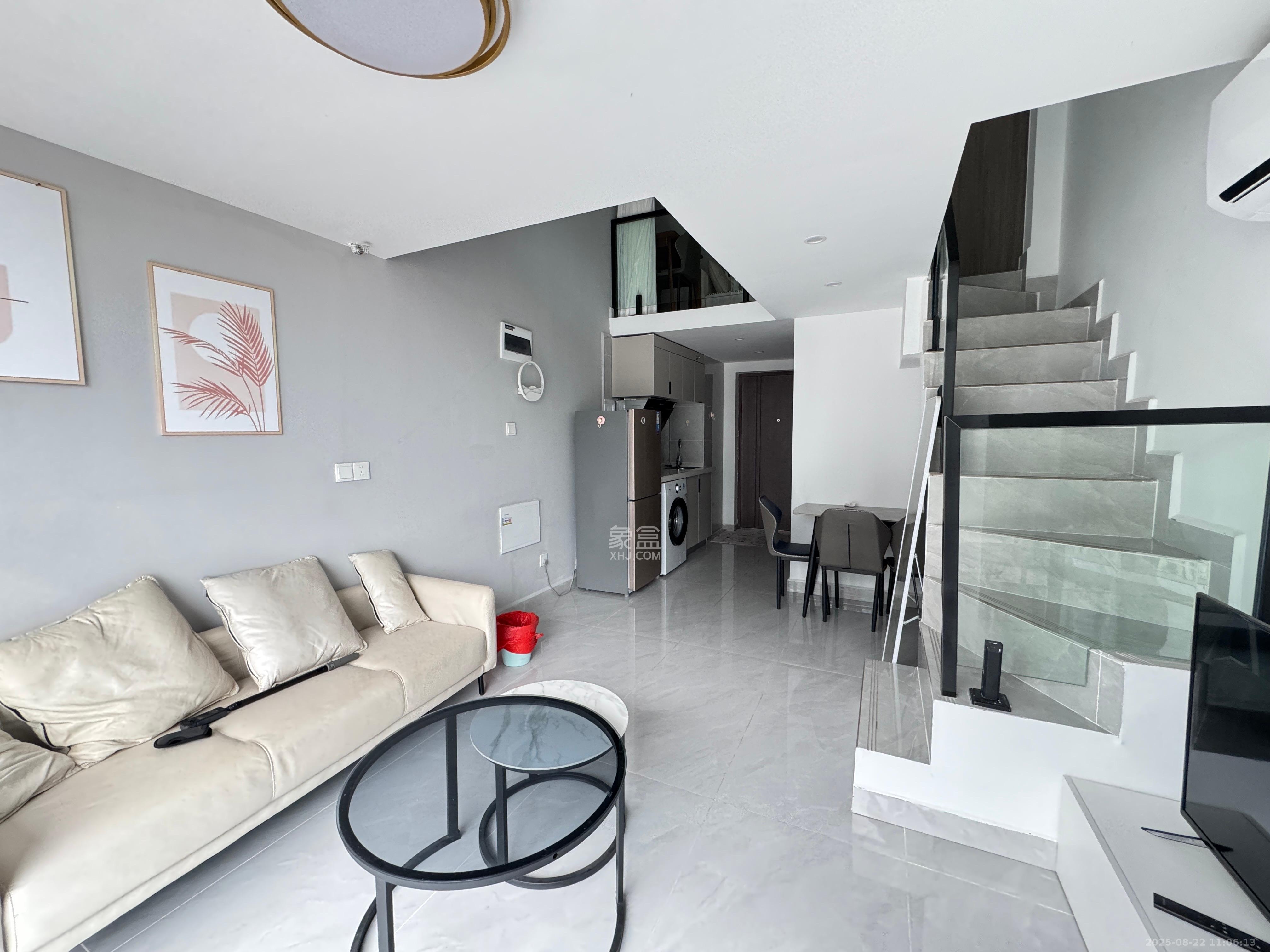 卓越中寰 2室1厅1卫 2500.0元/月 卓越中寰 2室1厅1卫 2500.0元/月室内图