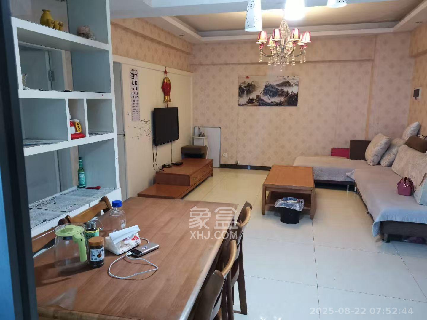 名富公寓  1室2厅1卫    2500.0元/月室内图