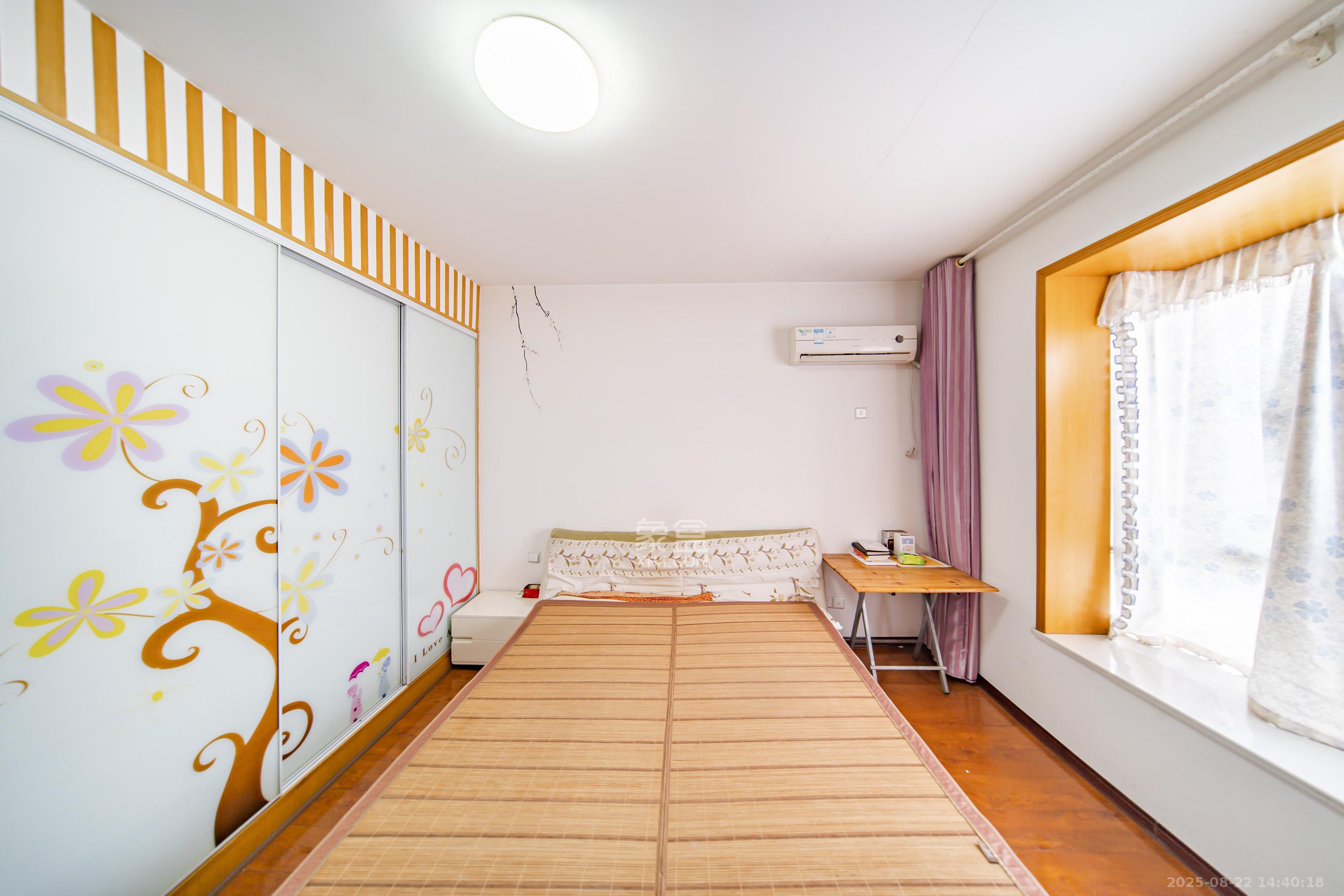 水印华府一期 3室2厅2卫 63.0万 水印华府一期 3室2厅2卫 63.0万卧室