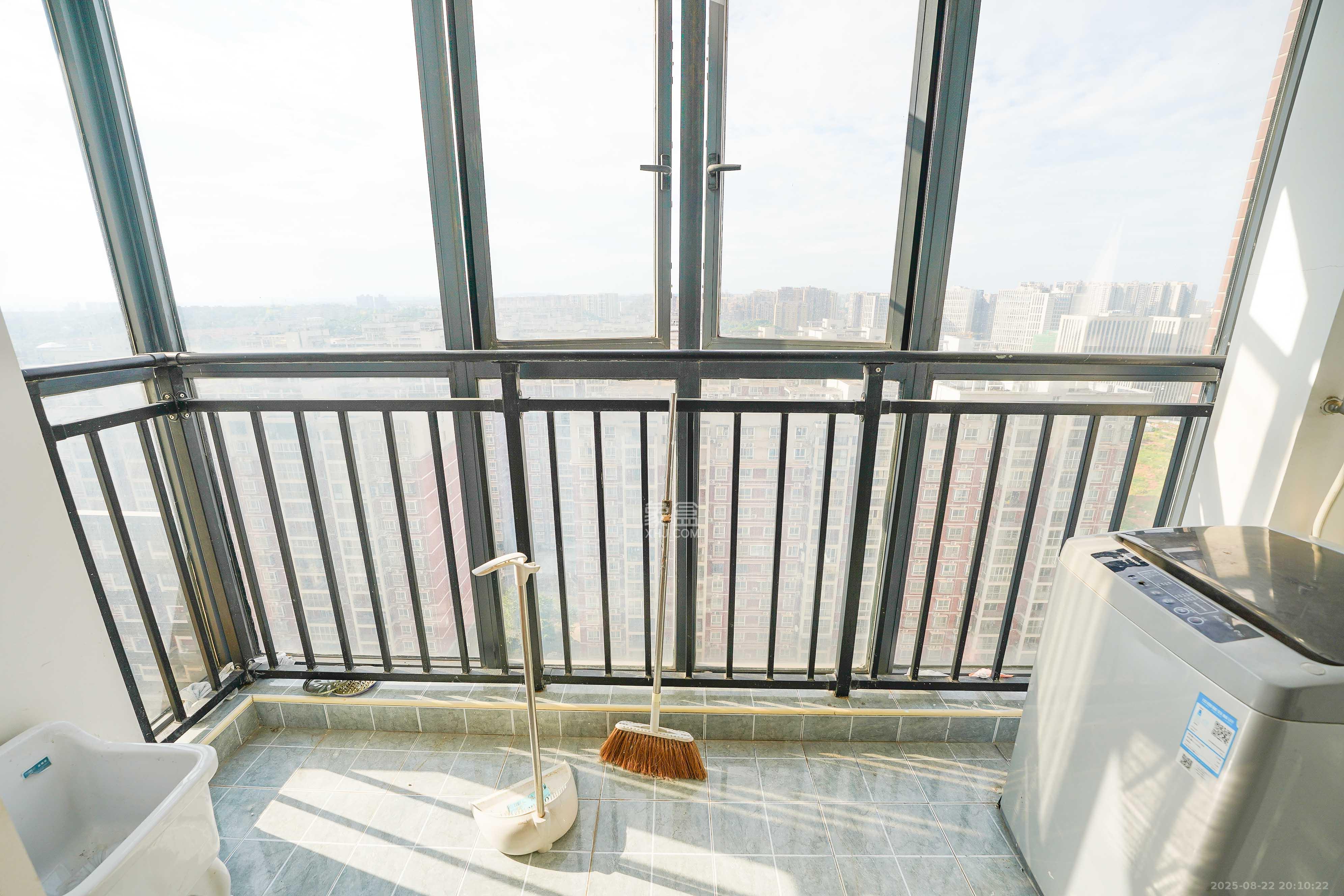 海伦堡爱ME城市 3室2厅2卫 85.8万 海伦堡爱ME城市 3室2厅2卫 85.8万阳台