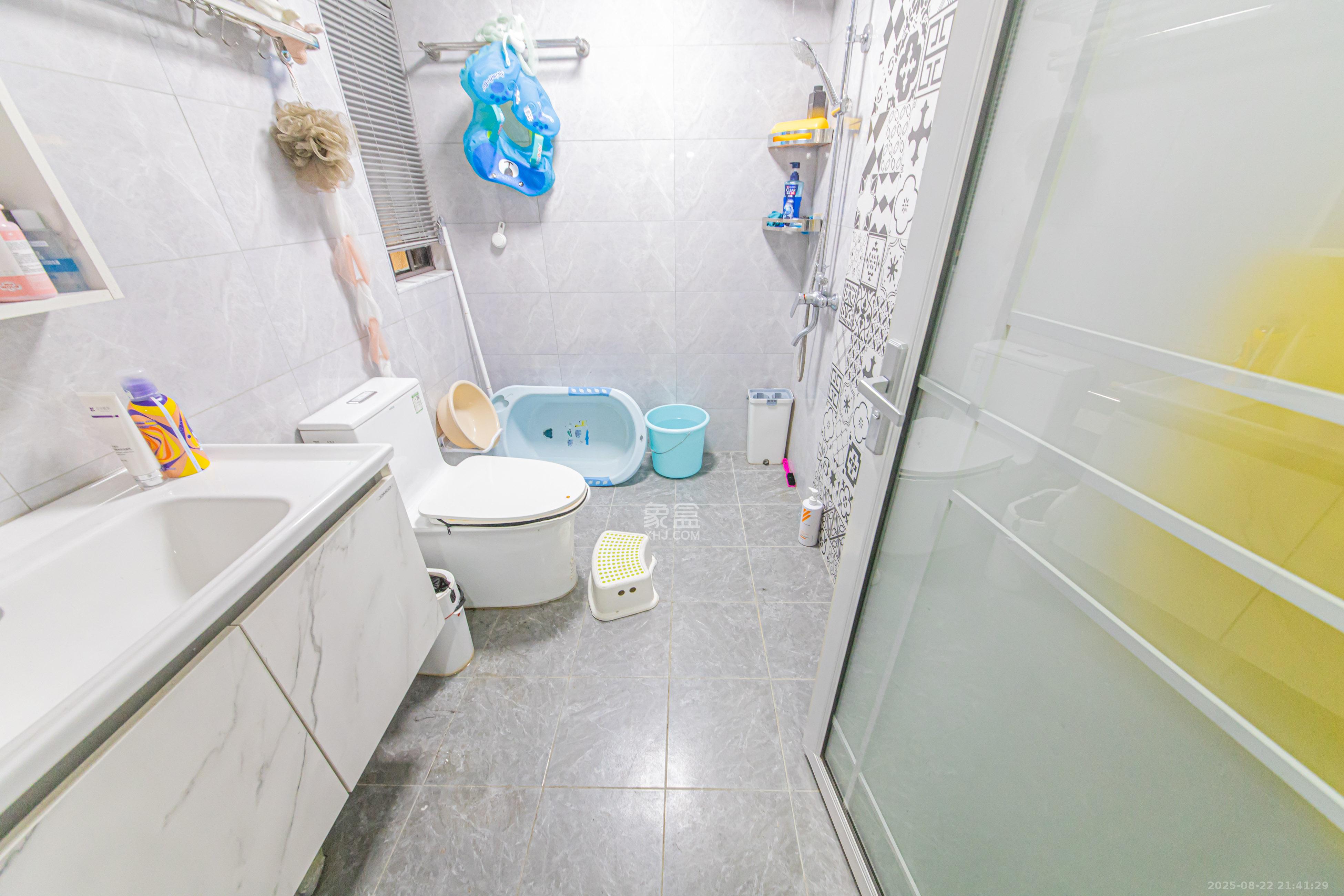 北辰中央公园DF区  3室2厅2卫    118.8万卫生间