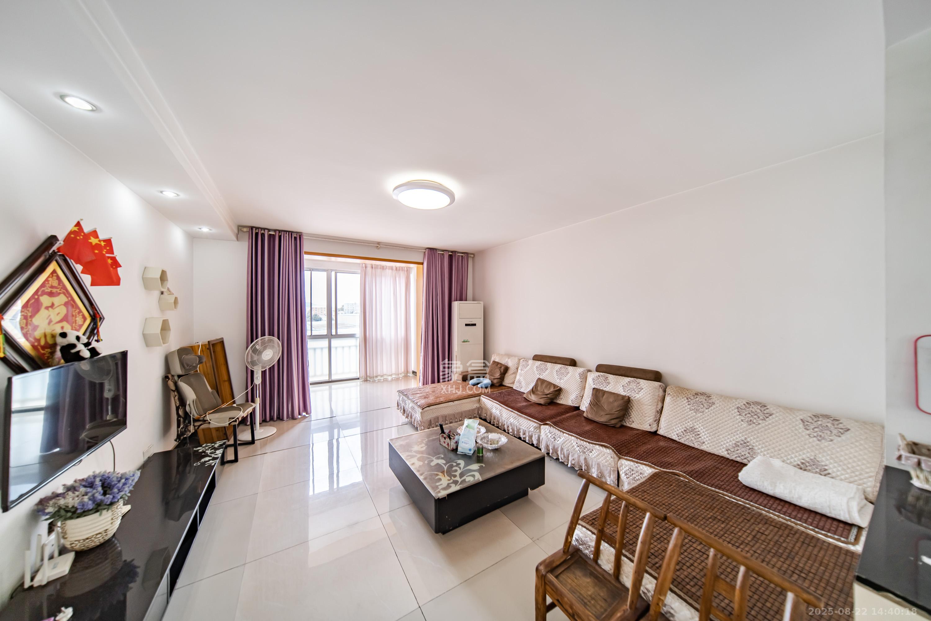 水印华府一期 3室2厅2卫 63.0万 水印华府一期 3室2厅2卫 63.0万客厅