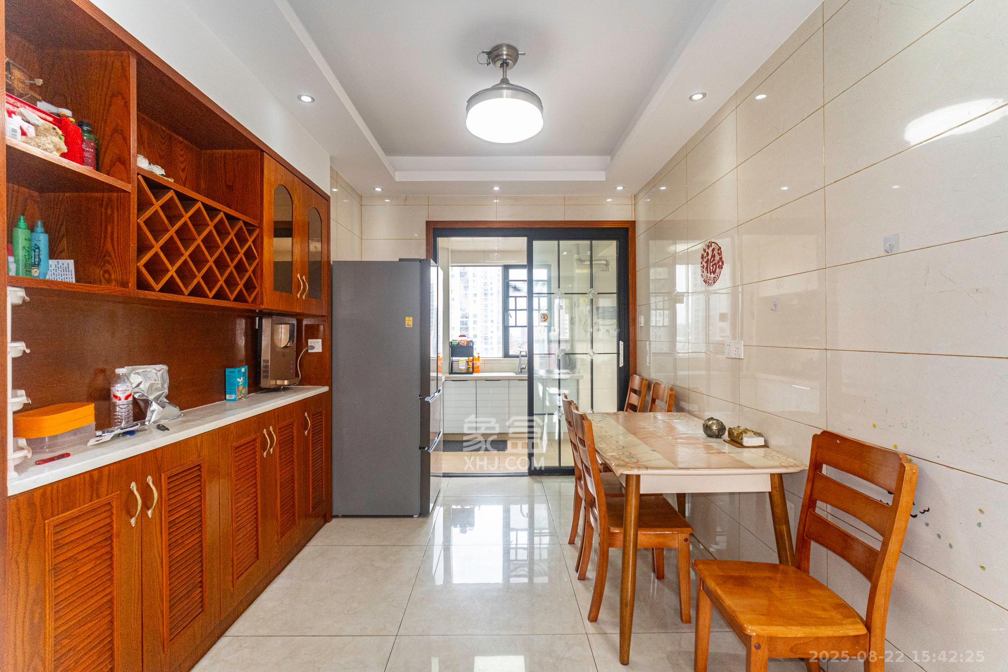 湖湘奥林匹克花园 3室2厅2卫 79.8万 湖湘奥林匹克花园 3室2厅2卫 79.8万客厅