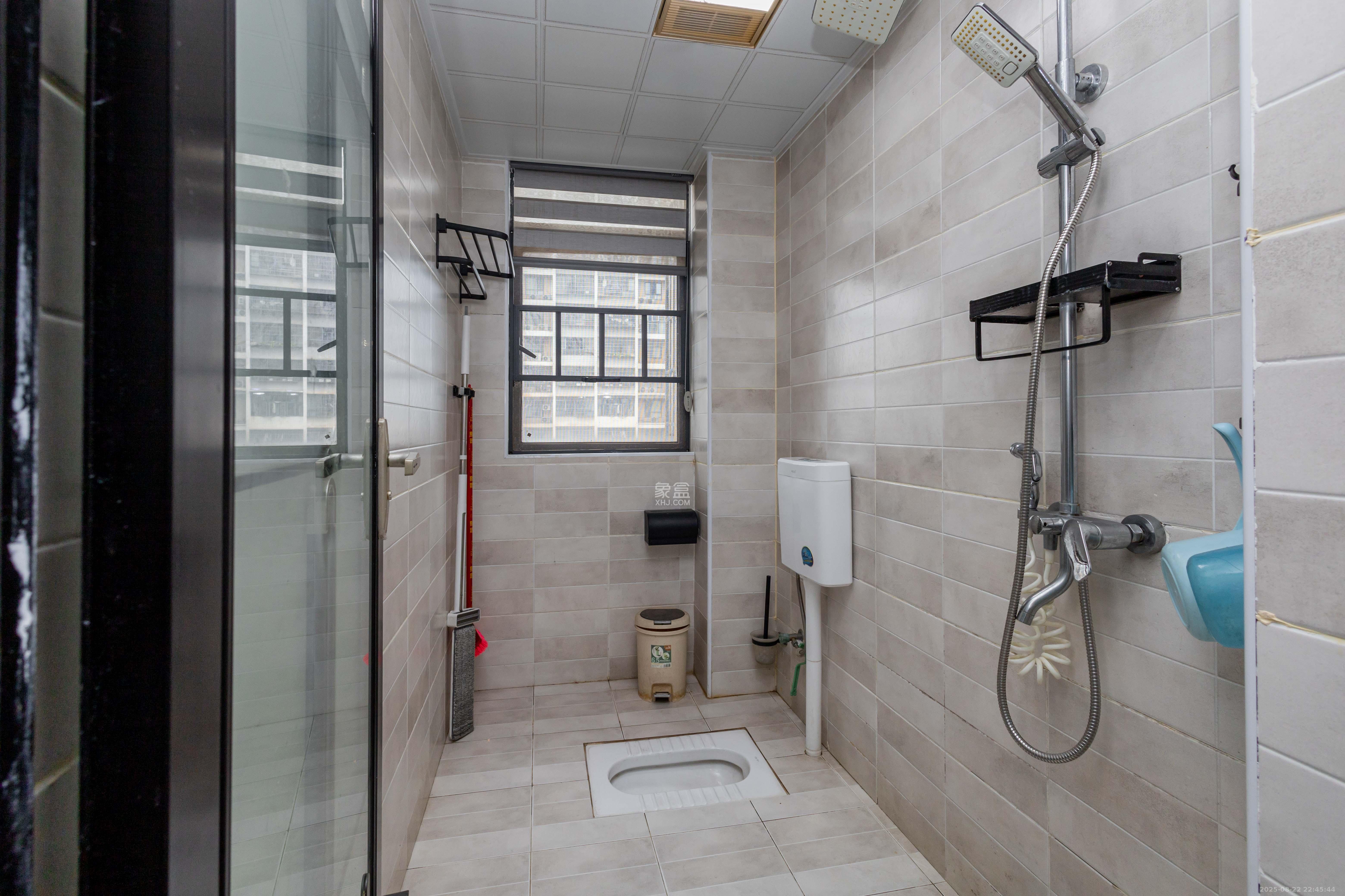 中国铁建国际城二期  4室2厅2卫    86.8万卫生间