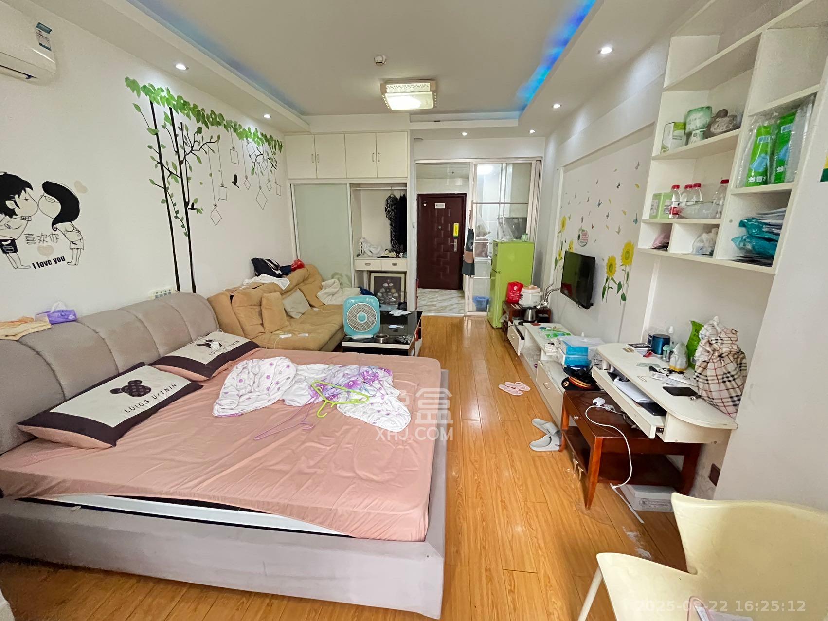 万科魅力之城  1室1厅1卫   1300.00元/月