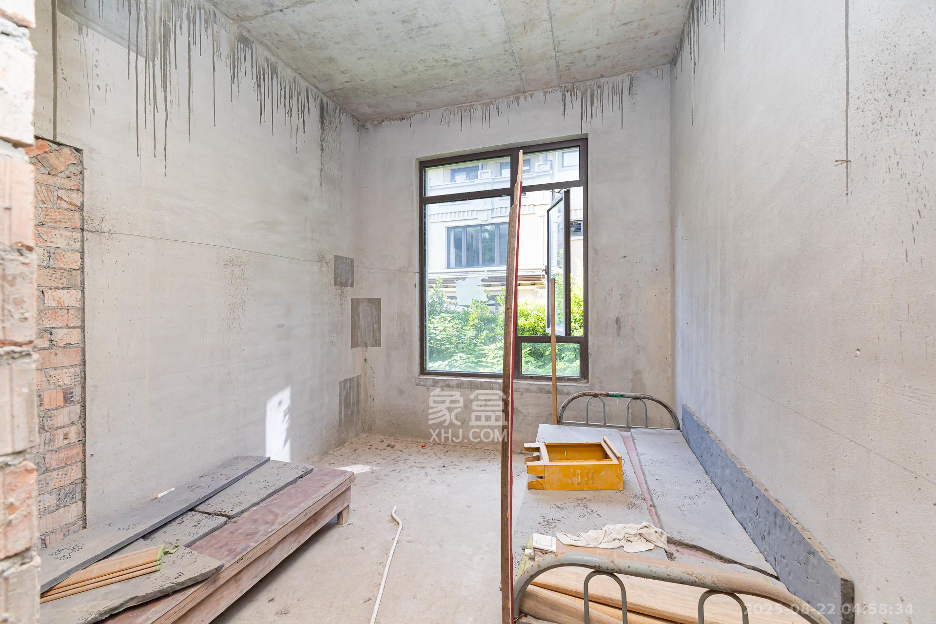 龙湖璟宸原著(龙湖紫宸) 6室2厅4卫 680.0万 龙湖璟宸原著(龙湖紫宸) 6室2厅4卫 680.0万卧室