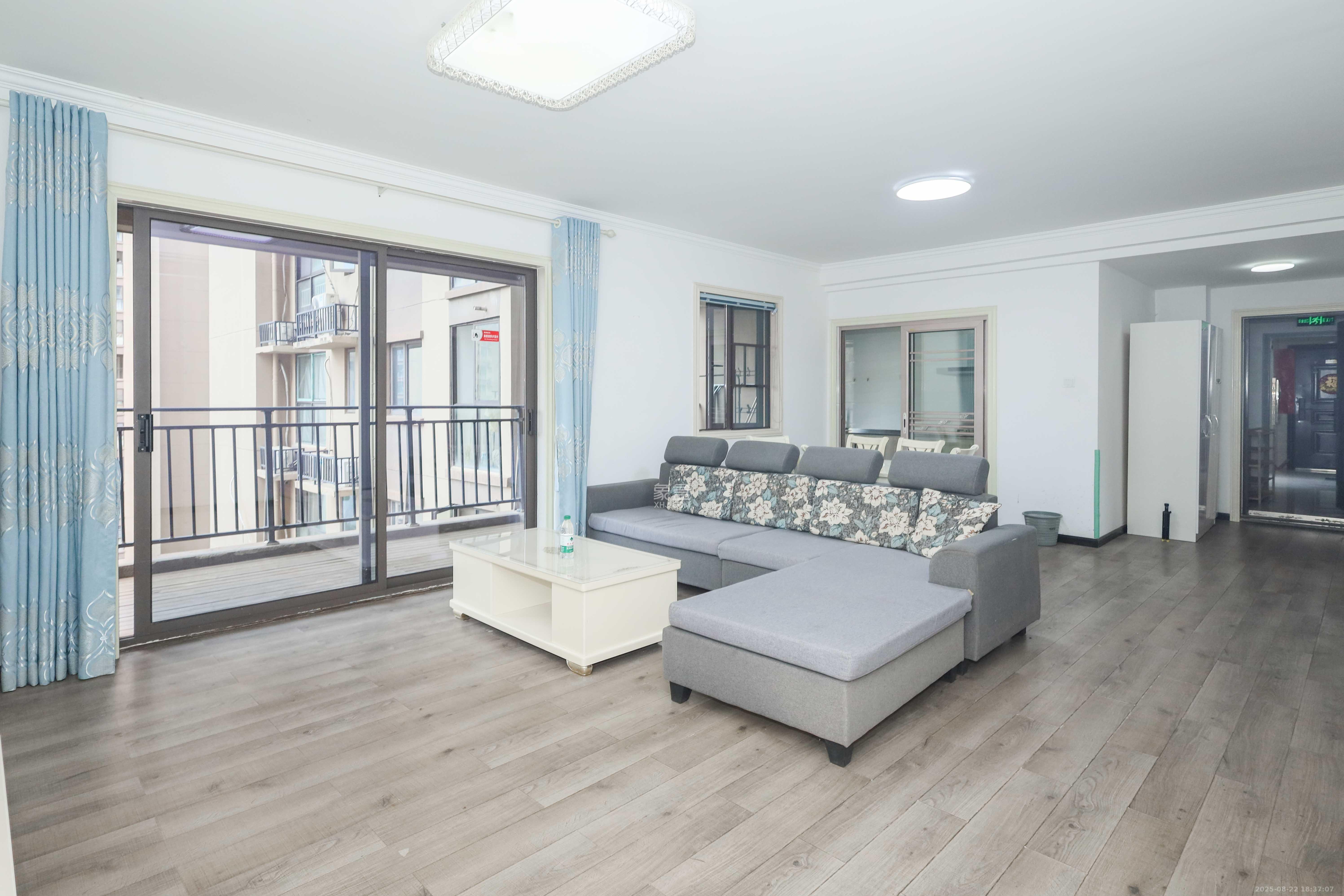 梅溪湖合能璞丽  4室2厅1卫    151.0万 梅溪湖合能璞丽  4室2厅1卫    151.0万客厅