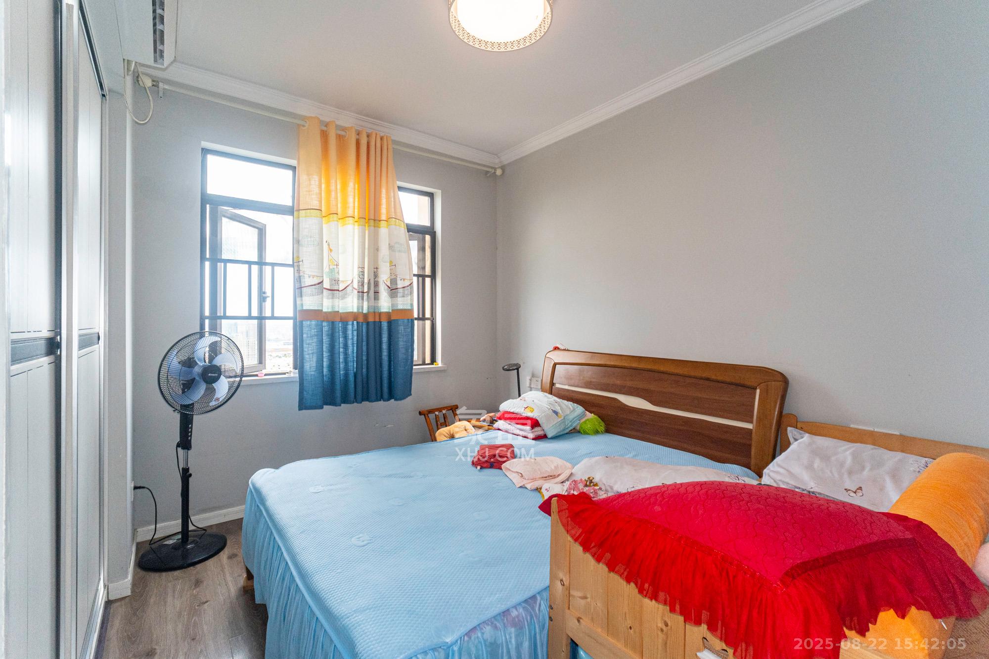 艾美潇湘  4室2厅2卫    79.8万卧室