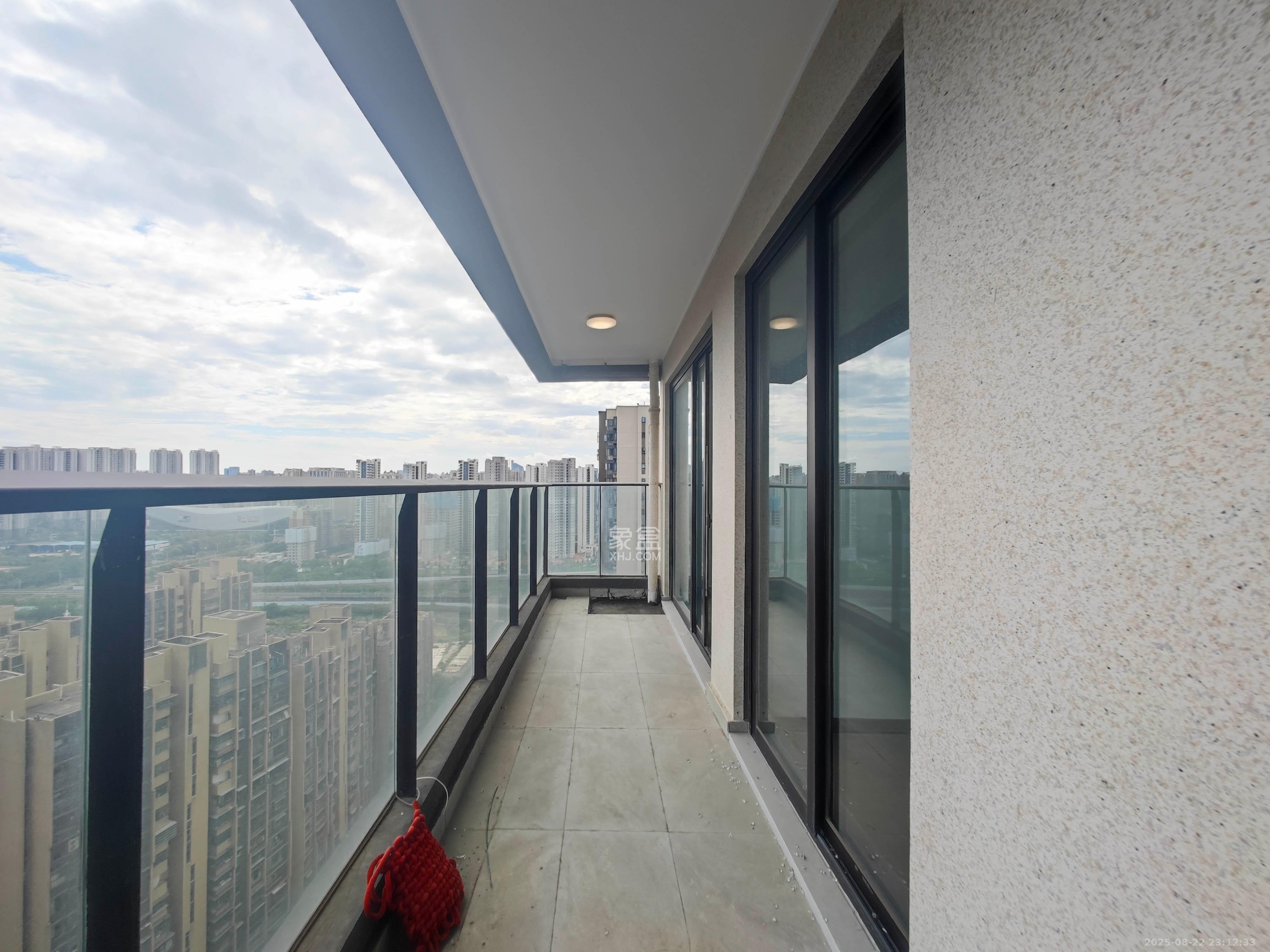 万科魅力之城 4室2厅2卫 165.0万 万科魅力之城 4室2厅2卫 165.0万阳台