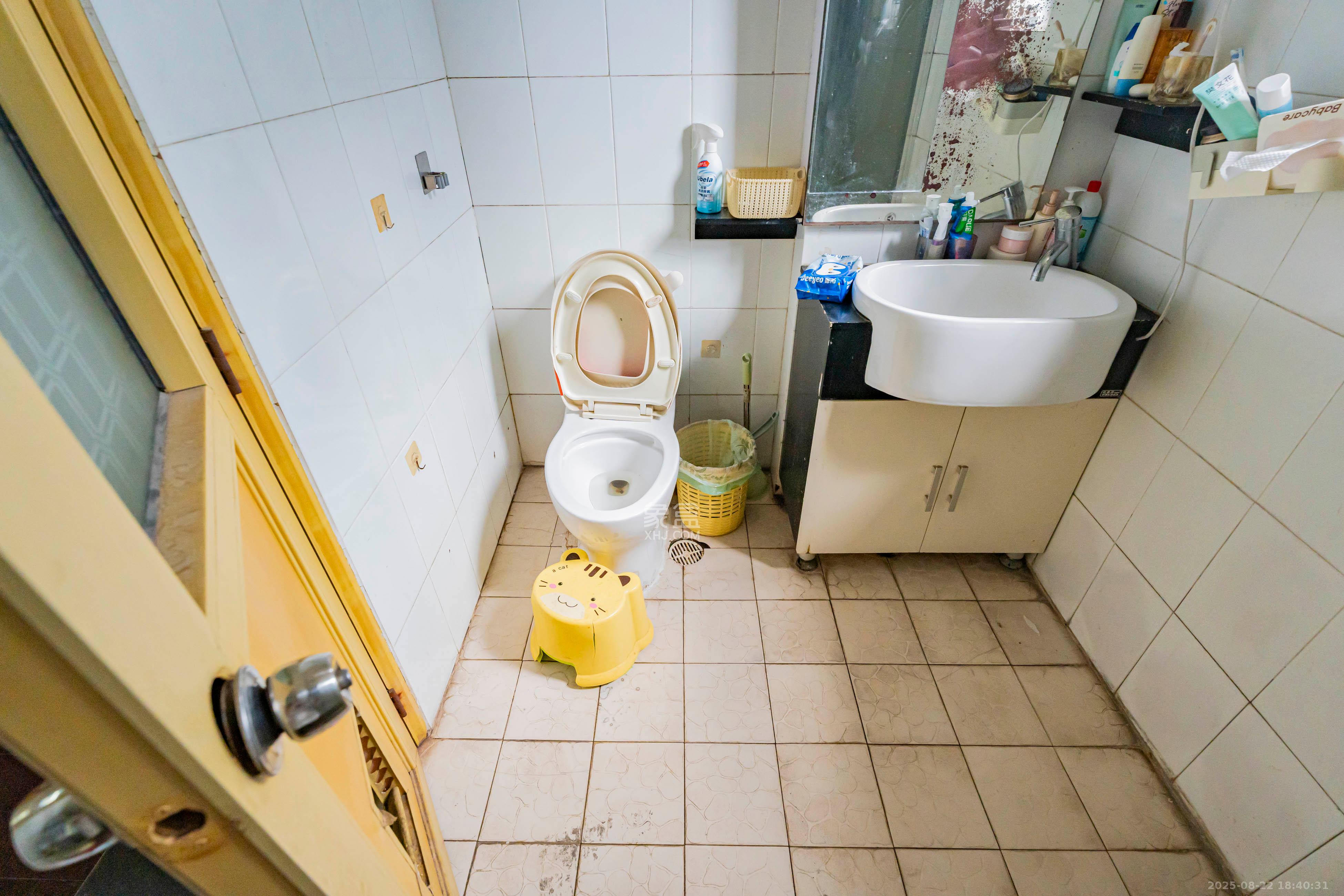 学宫街散盘  4室2厅2卫    110.0万 学宫街散盘  4室2厅2卫    110.0万卫生间