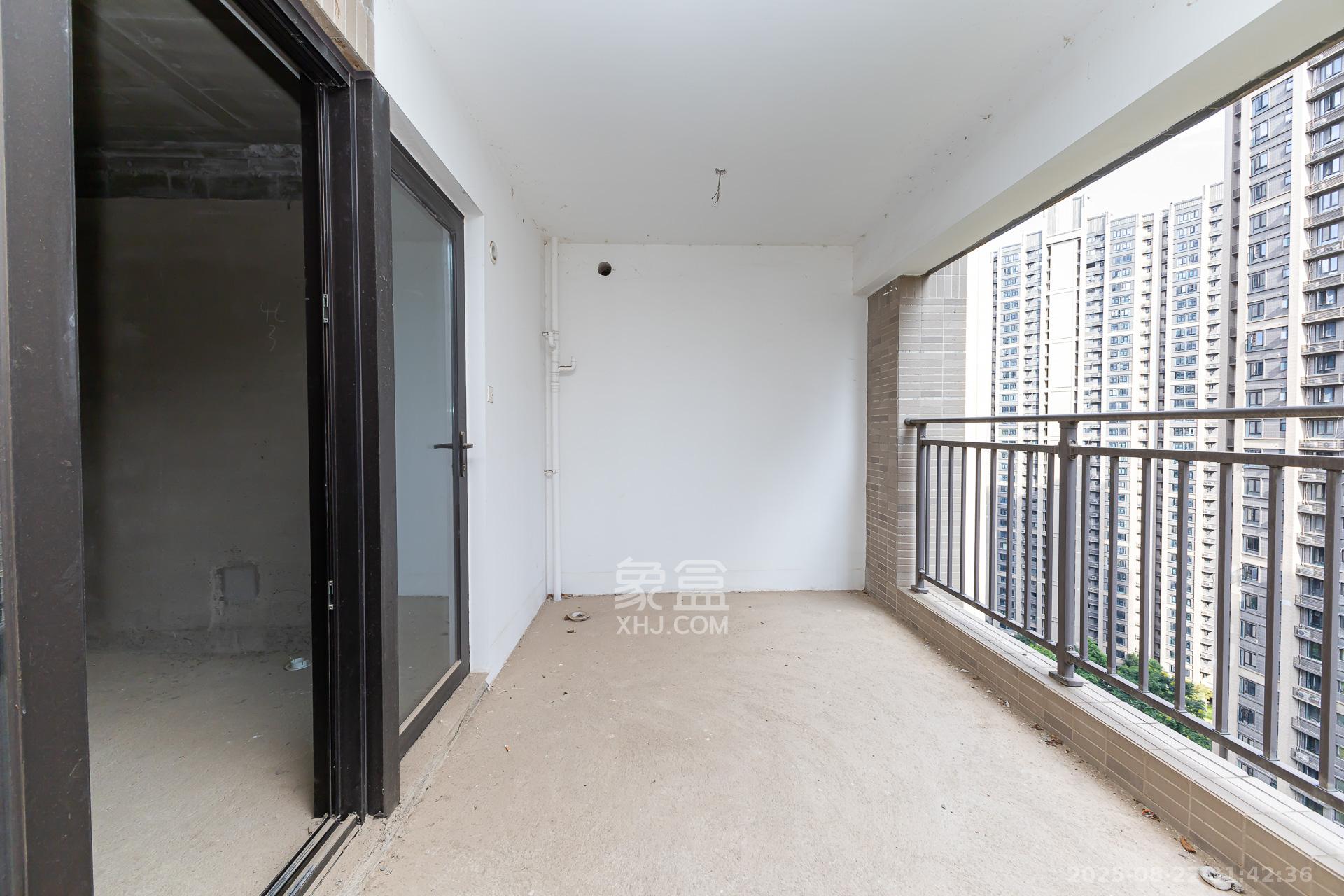 时代倾城三期  2室2厅1卫    65.0万阳台