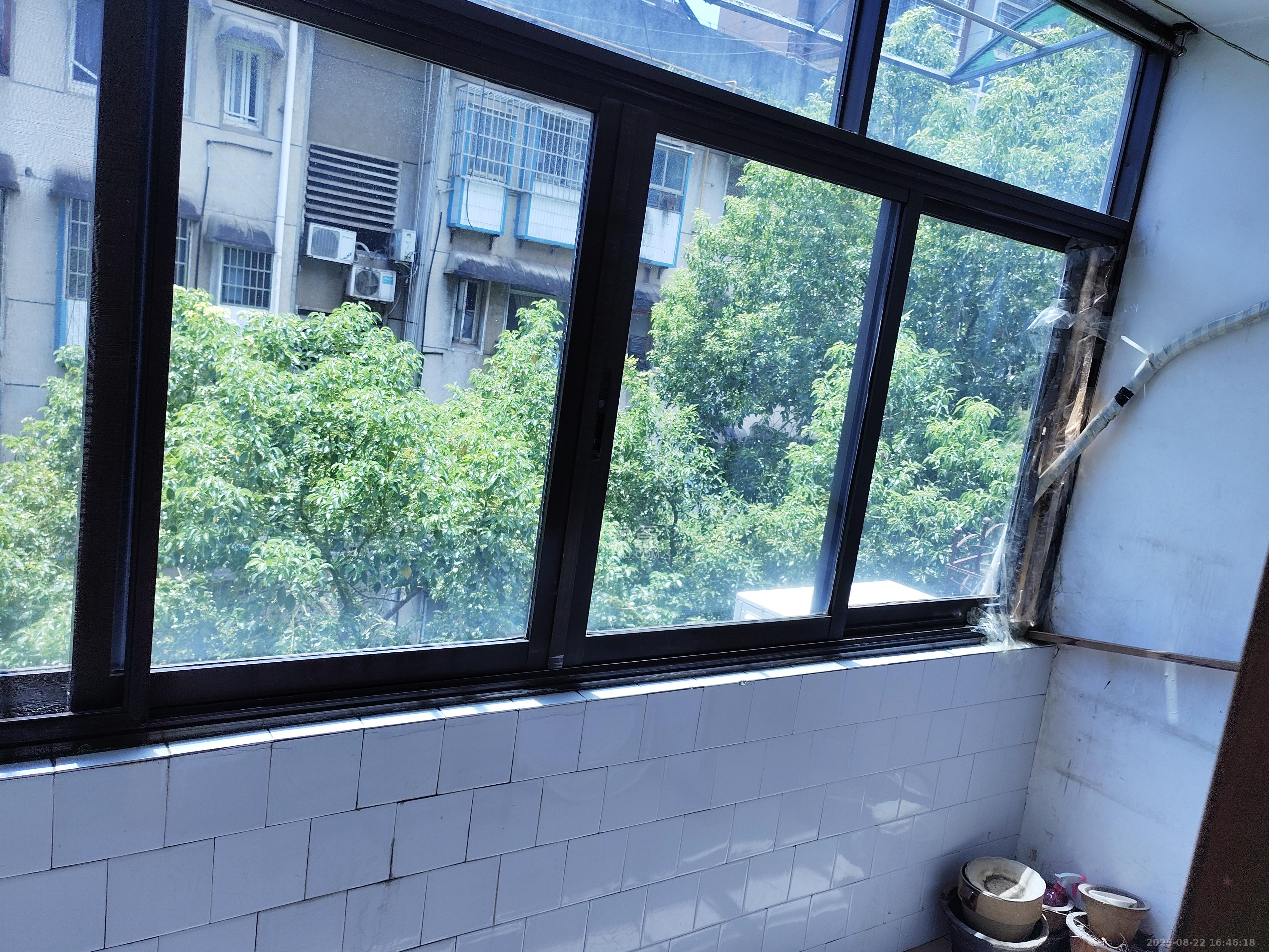 汽制宿舍 2室2厅1卫 1100.0元/月 汽制宿舍 2室2厅1卫 1100.0元/月室内图