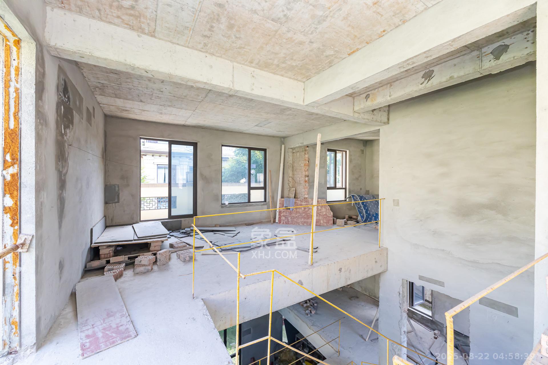 龙湖璟宸原著（龙湖紫宸）  6室2厅4卫    680.0万卧室