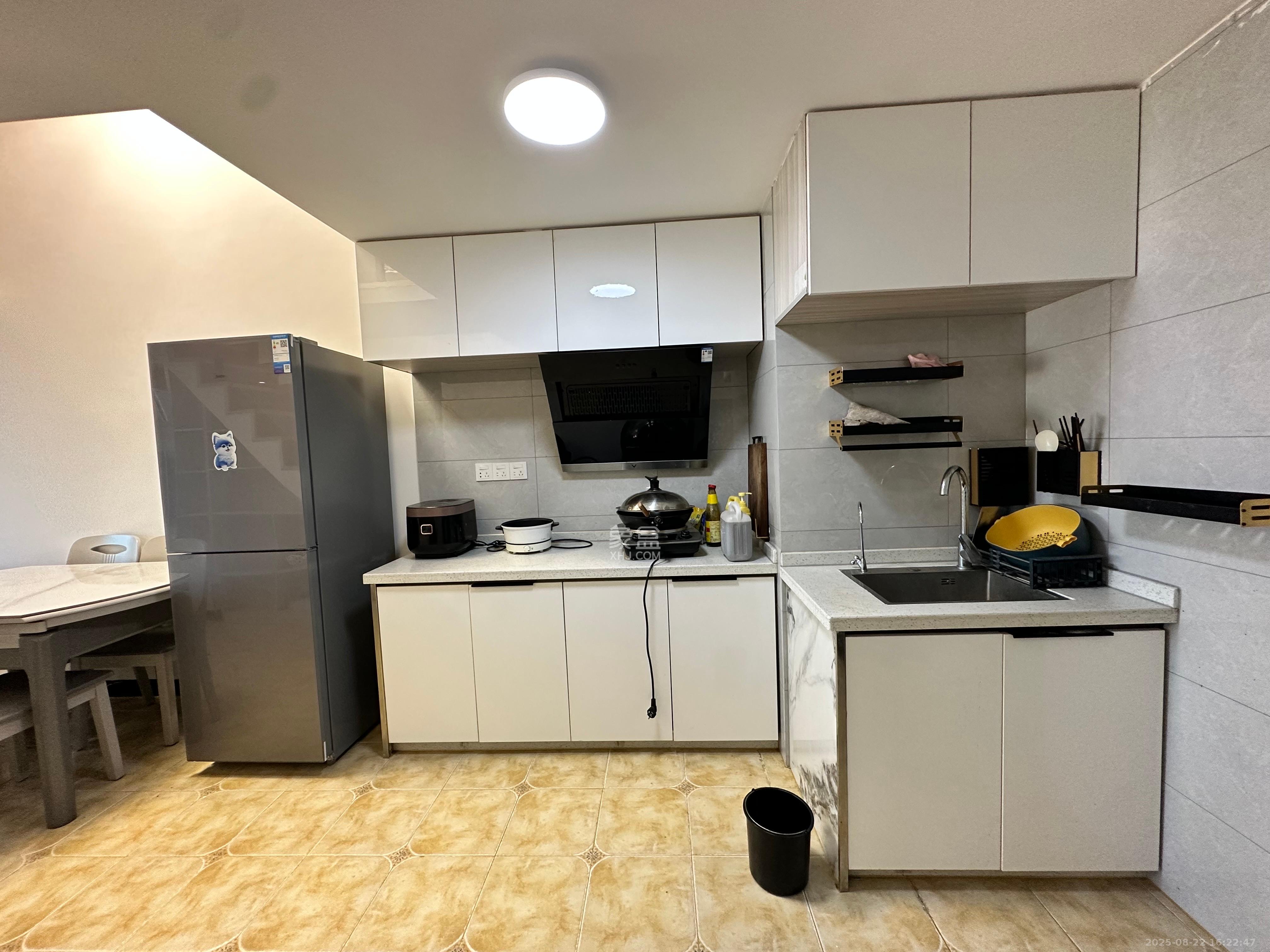 港湘铂玥（天园地芳国际珠宝城）  2室2厅1卫    2000.0元/月室内图