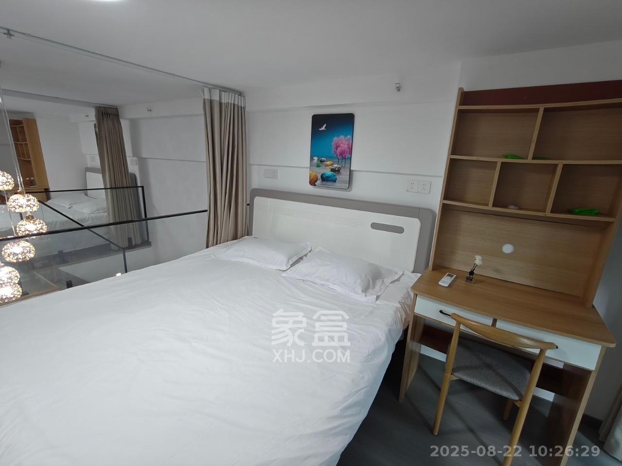 绿地V岛  2室1厅1卫    2300.0元/月室内图