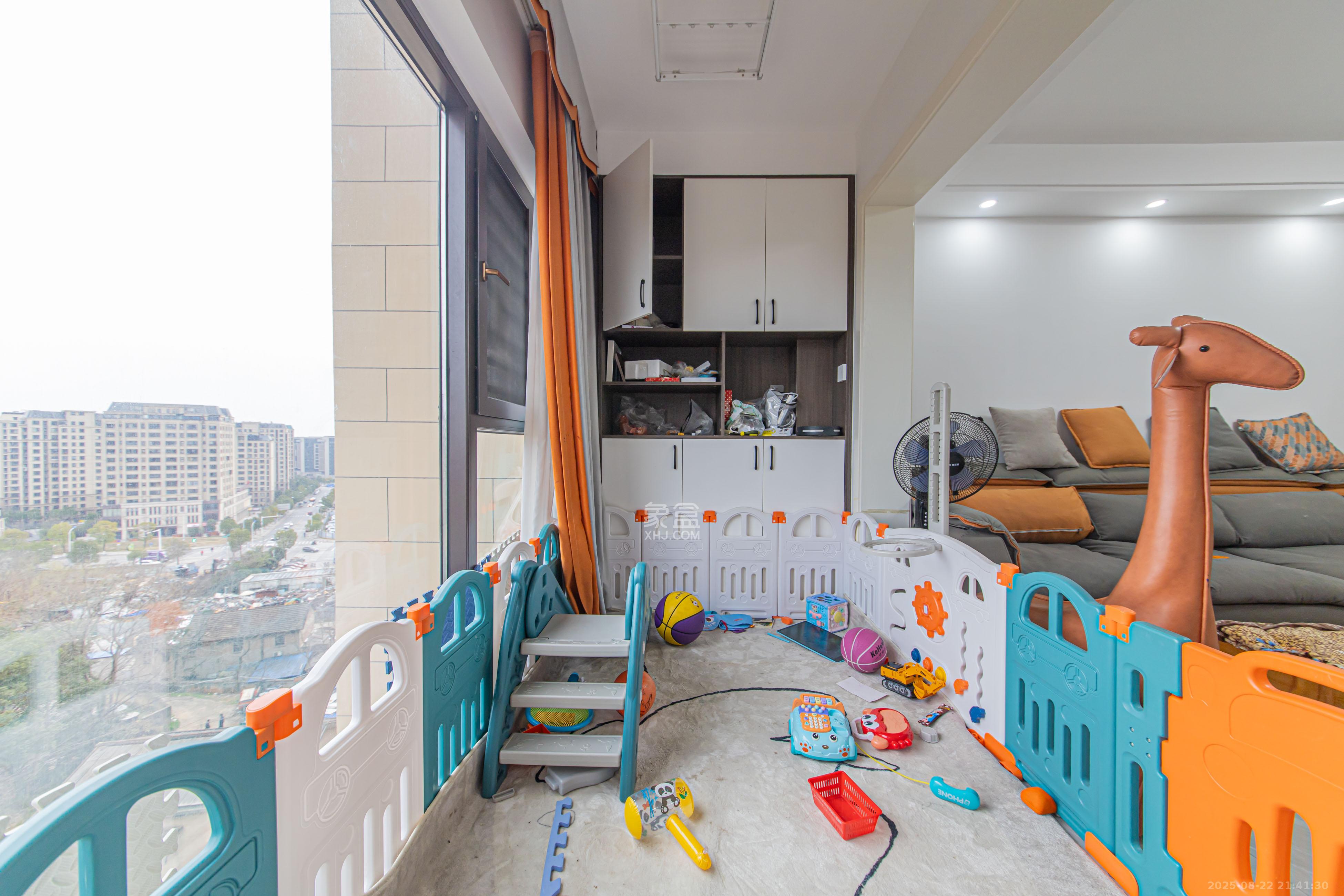 北辰中央公园DF区  3室2厅2卫    118.8万阳台