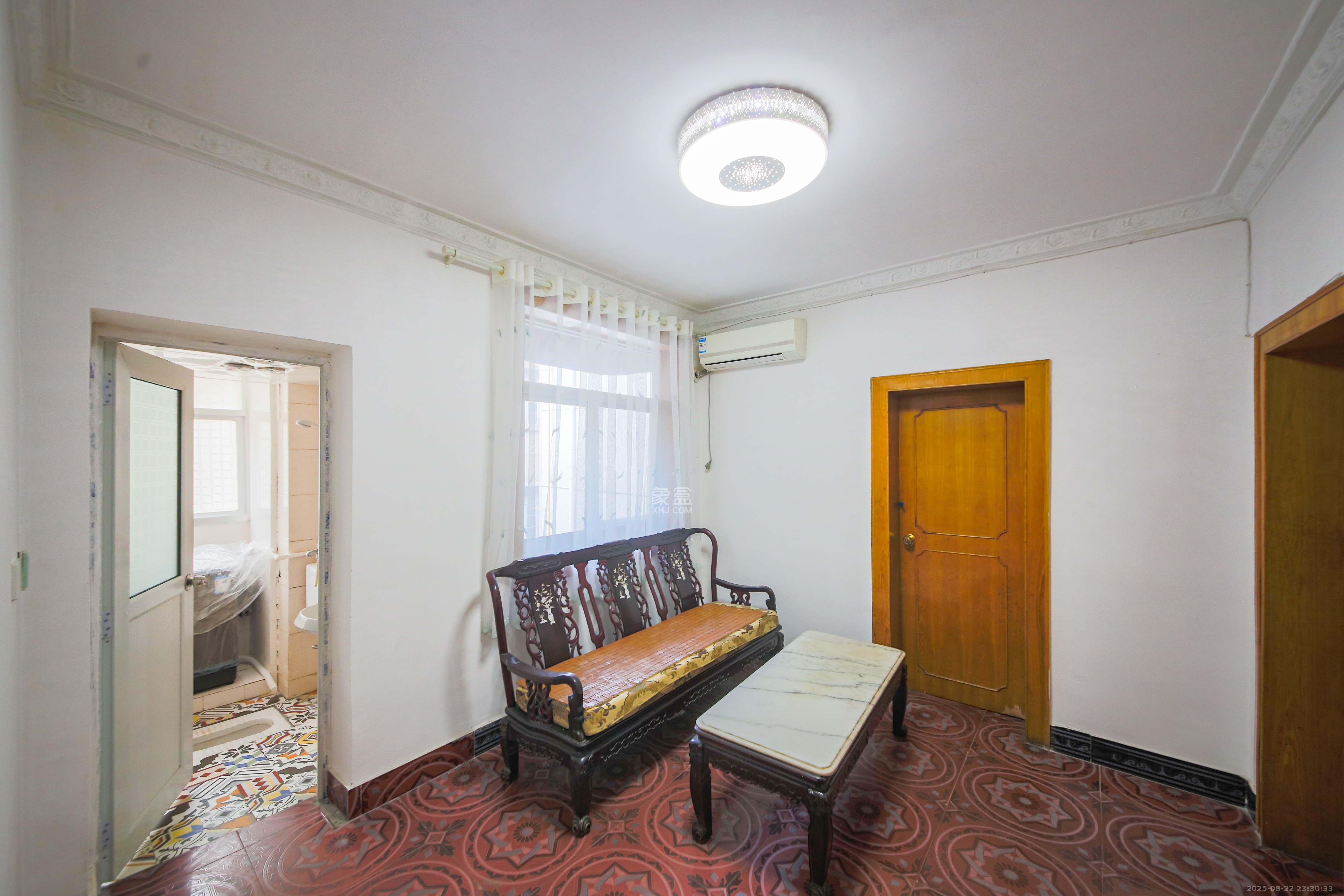 友谊路电视机厂宿舍  2室2厅1卫    40.0万 友谊路电视机厂宿舍  2室2厅1卫    40.0万客厅