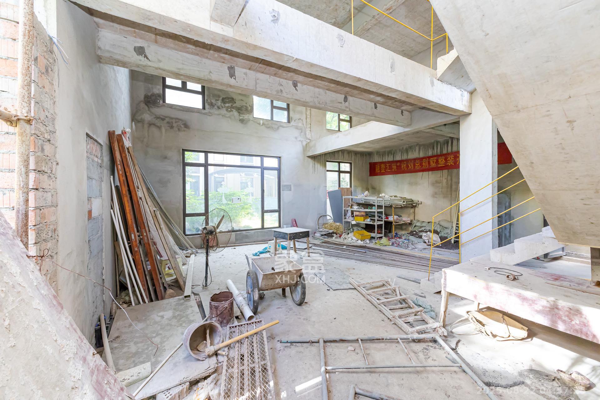 龙湖璟宸原著(龙湖紫宸) 6室2厅4卫 680.0万 龙湖璟宸原著(龙湖紫宸) 6室2厅4卫 680.0万客厅