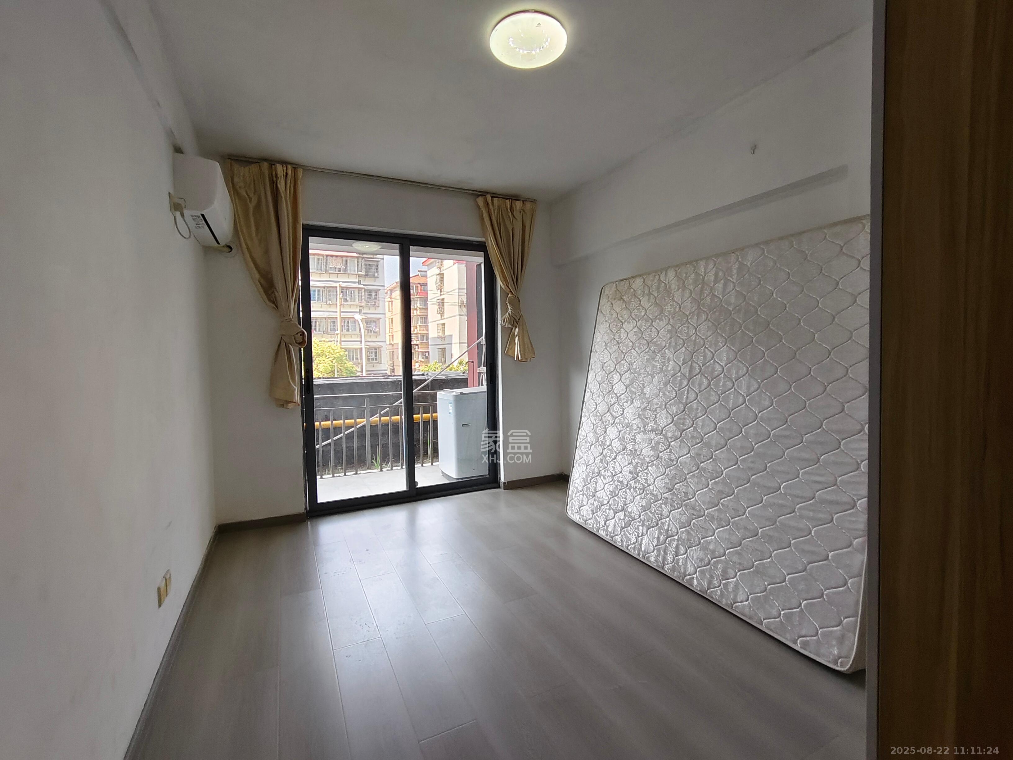 银港水晶城  4室2厅1卫    3200.0元/月 银港水晶城  4室2厅1卫    3200.0元/月室内图