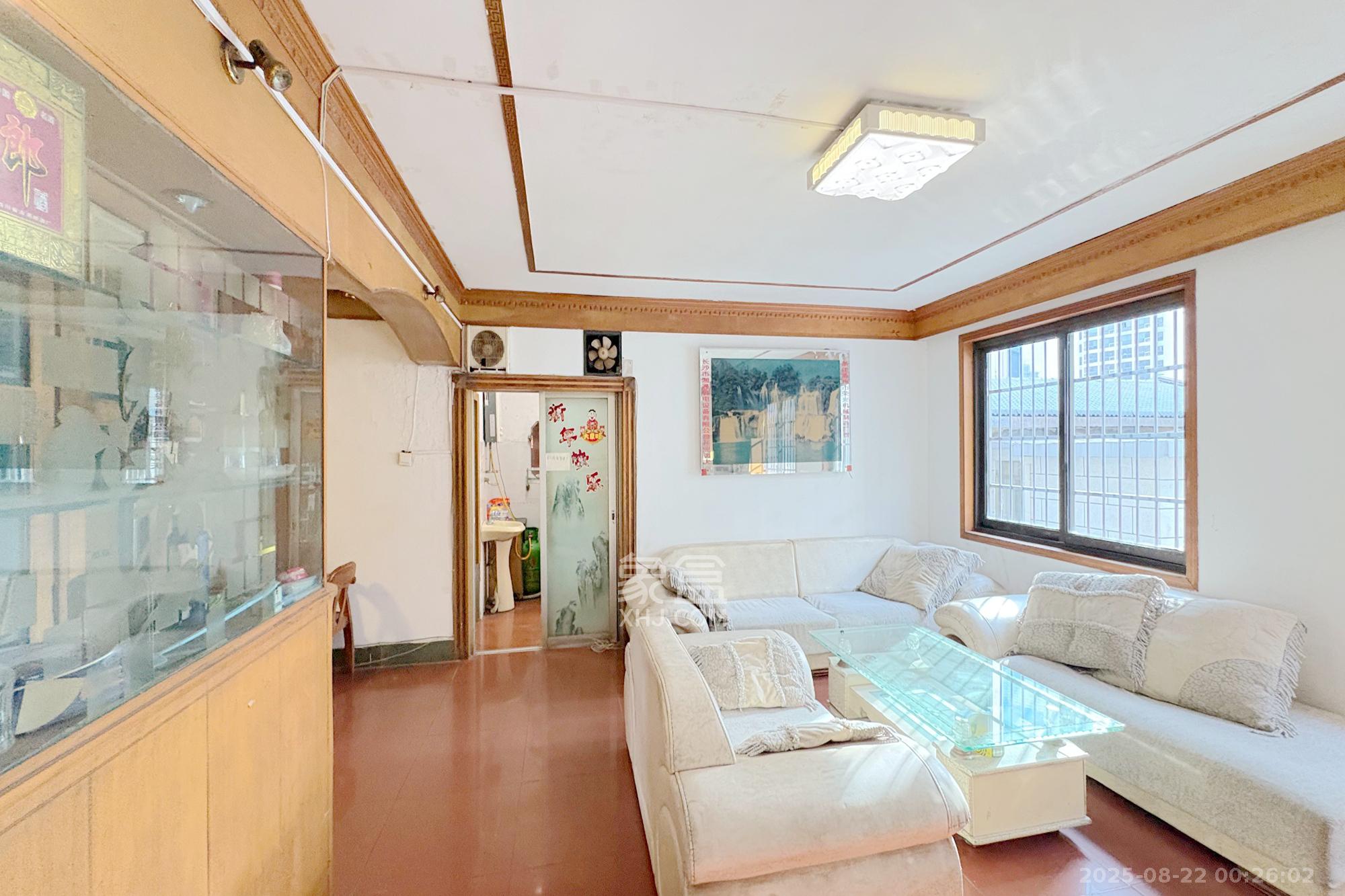 肇家（嘉）坪散盘  3室2厅2卫   61.80万客厅