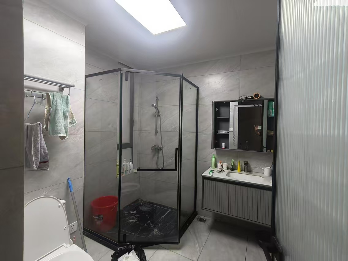 富力首府 3室2厅2卫 5500.0元/月 富力首府 3室2厅2卫 5500.0元/月室内图