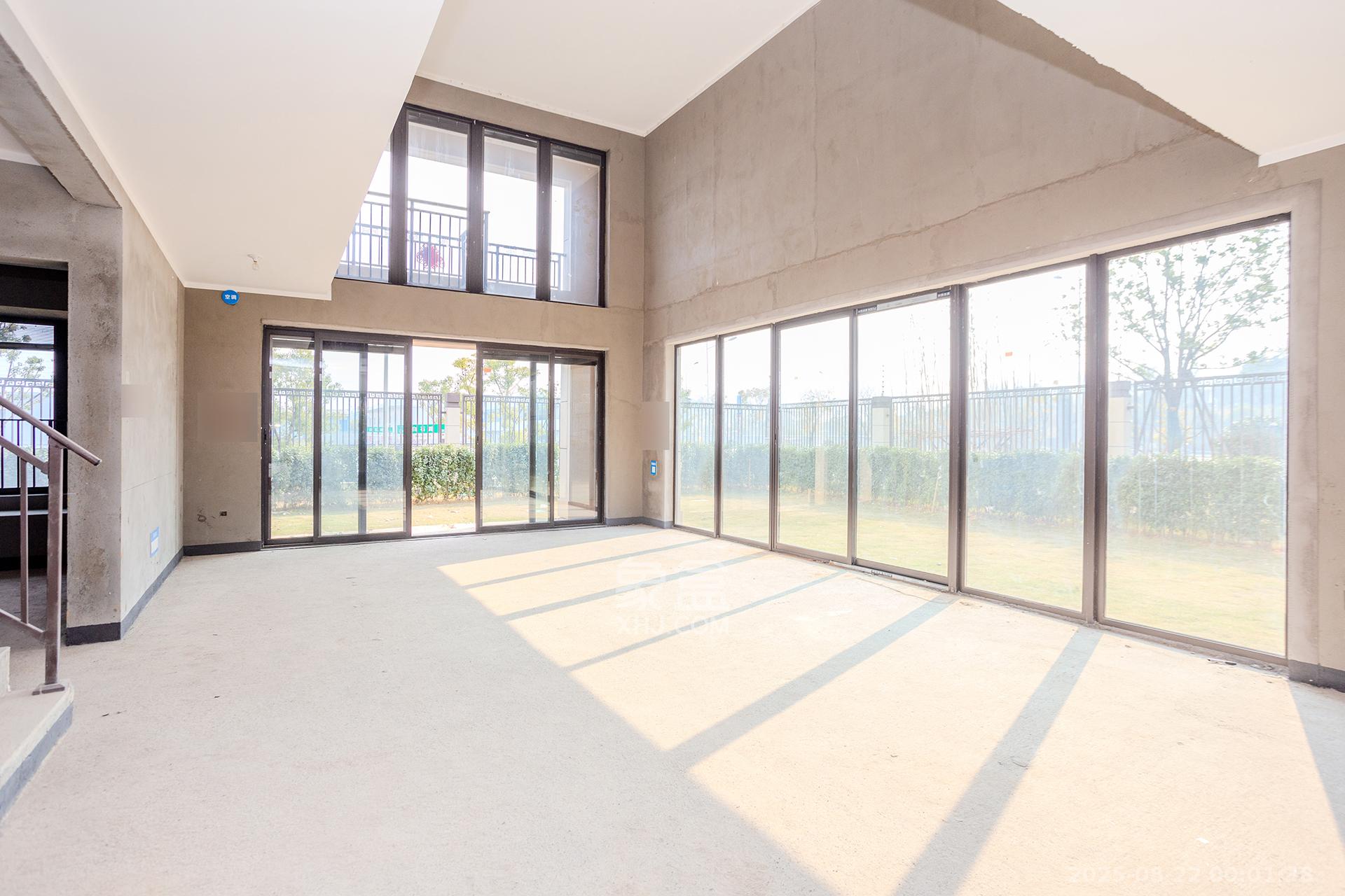 时代建发和著  6室2厅4卫    488.0万 时代建发和著  6室2厅4卫    488.0万客厅