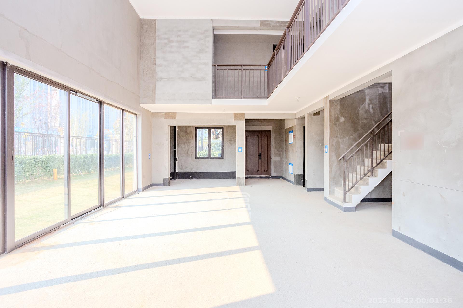 时代建发和著  6室2厅4卫    488.0万 时代建发和著  6室2厅4卫    488.0万客厅