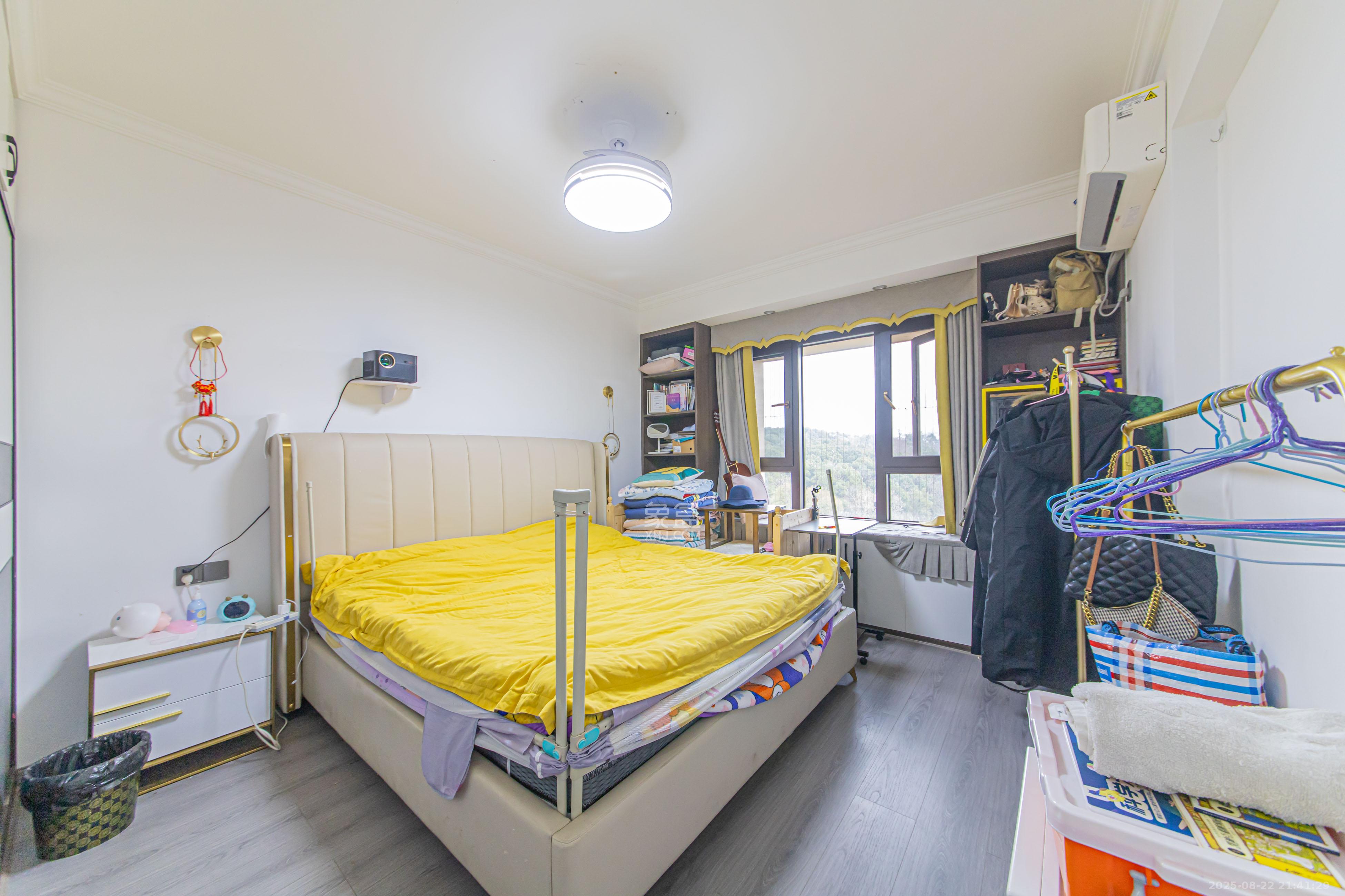 北辰中央公园DF区  3室2厅2卫    118.8万卧室