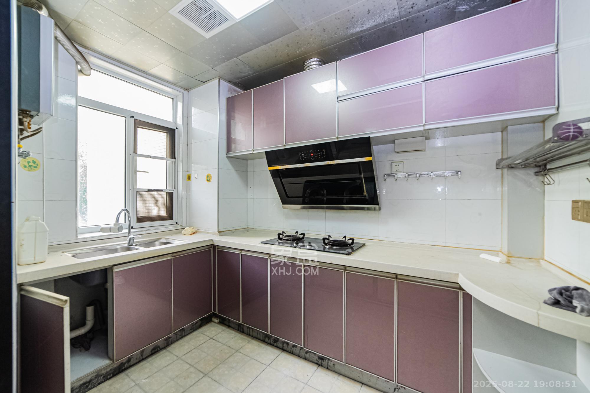 万国城(当代满庭春MOMA)一期 1室2厅2卫 98.0万 万国城(当代满庭春MOMA)一期 1室2厅2卫 98.0万厨房