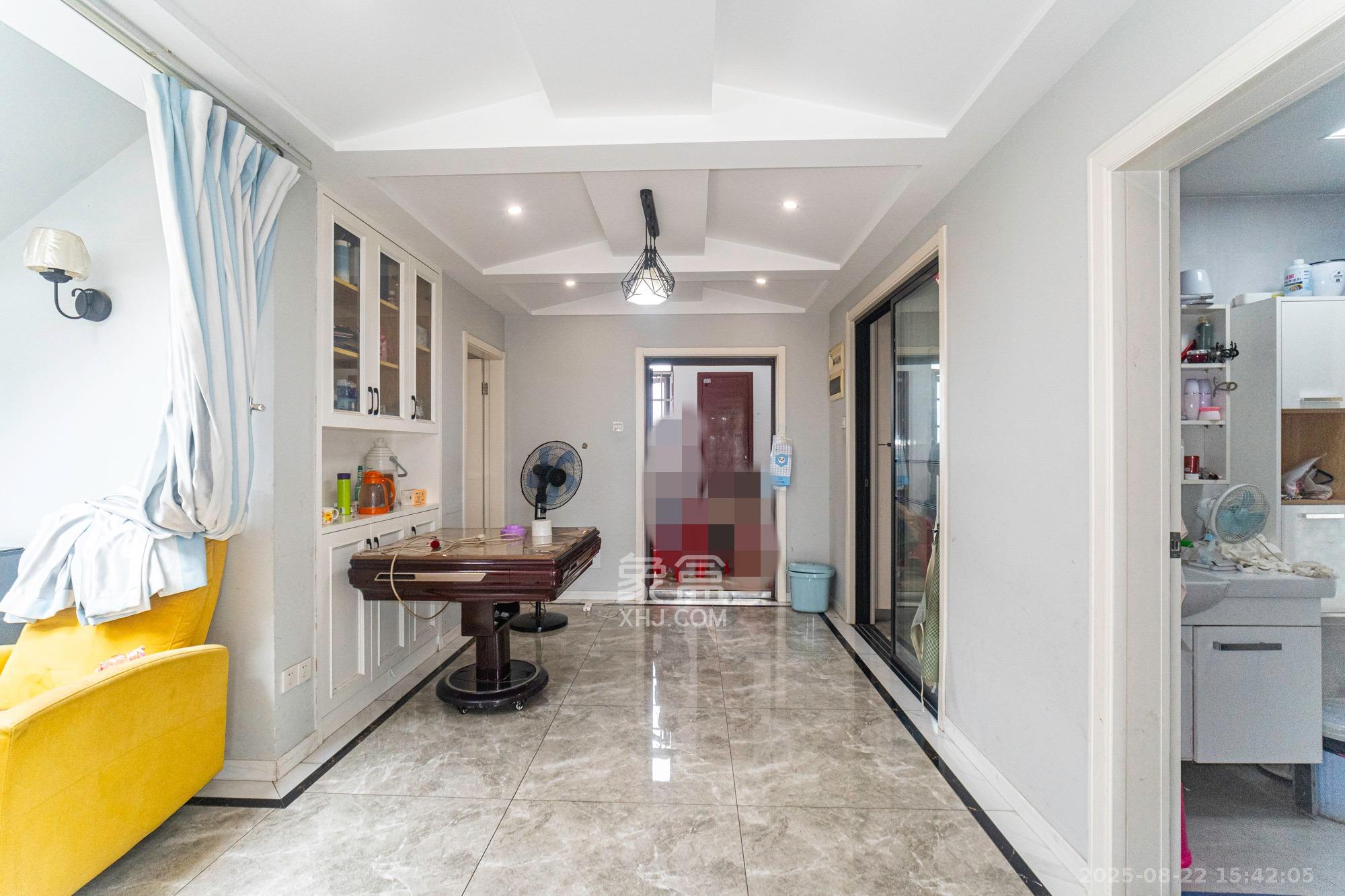 艾美潇湘  4室2厅2卫    79.8万 艾美潇湘  4室2厅2卫    79.8万客厅