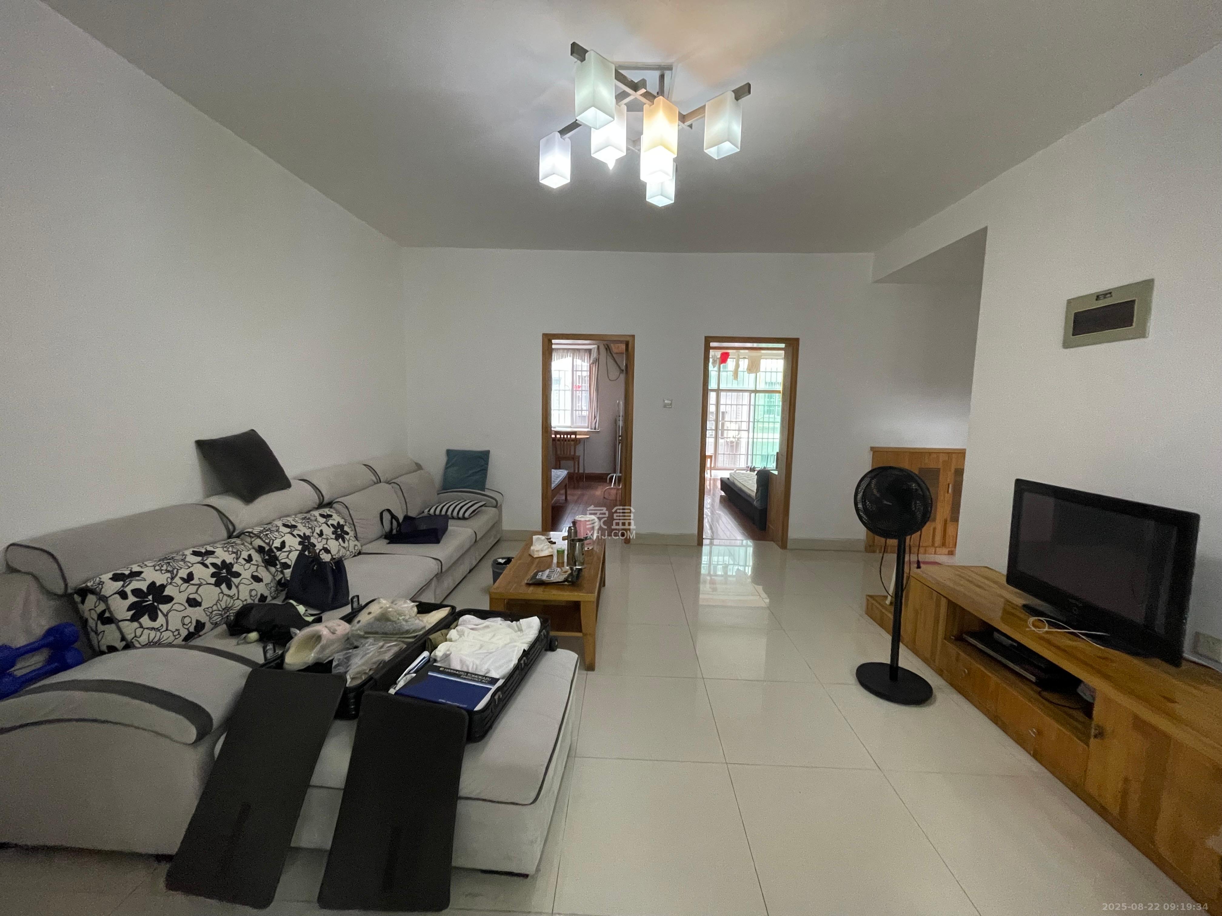 湘绣城 2室2厅1卫 1300.0元/月 湘绣城 2室2厅1卫 1300.0元/月室内图