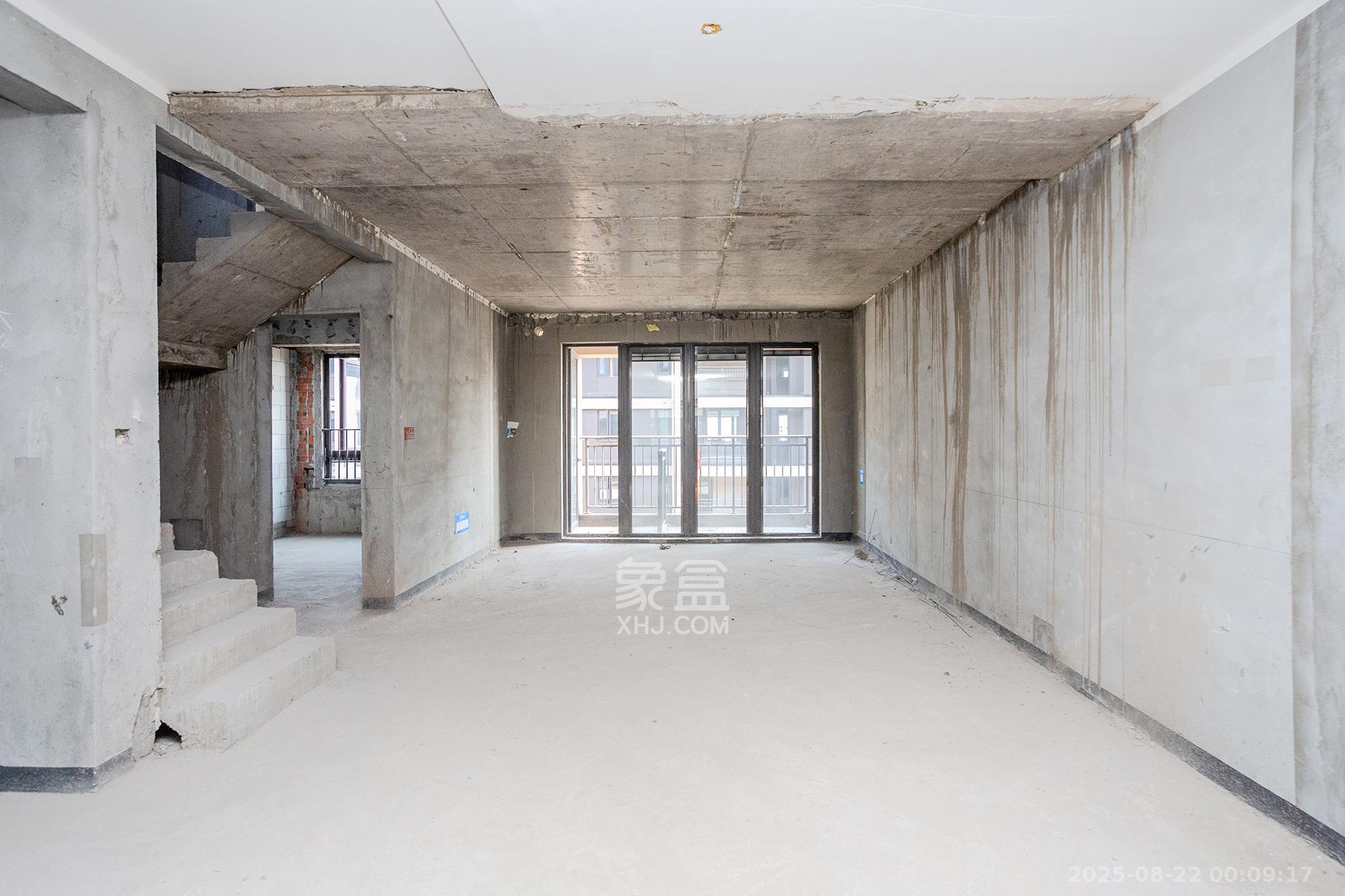 时代建发和著 6室2厅2卫 388.0万 时代建发和著 6室2厅2卫 388.0万客厅